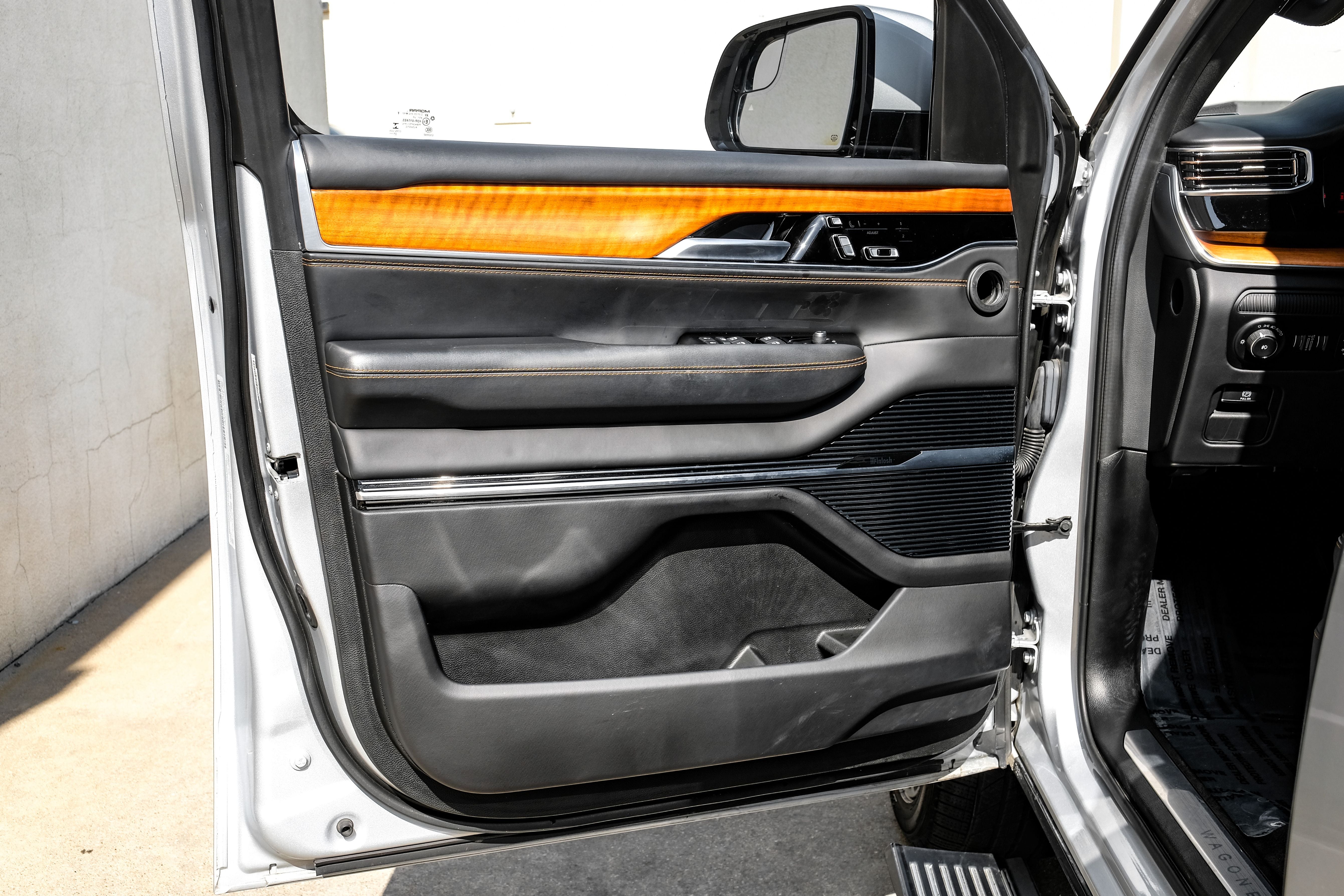 2022 Jeep Grand Wagoneer Series III