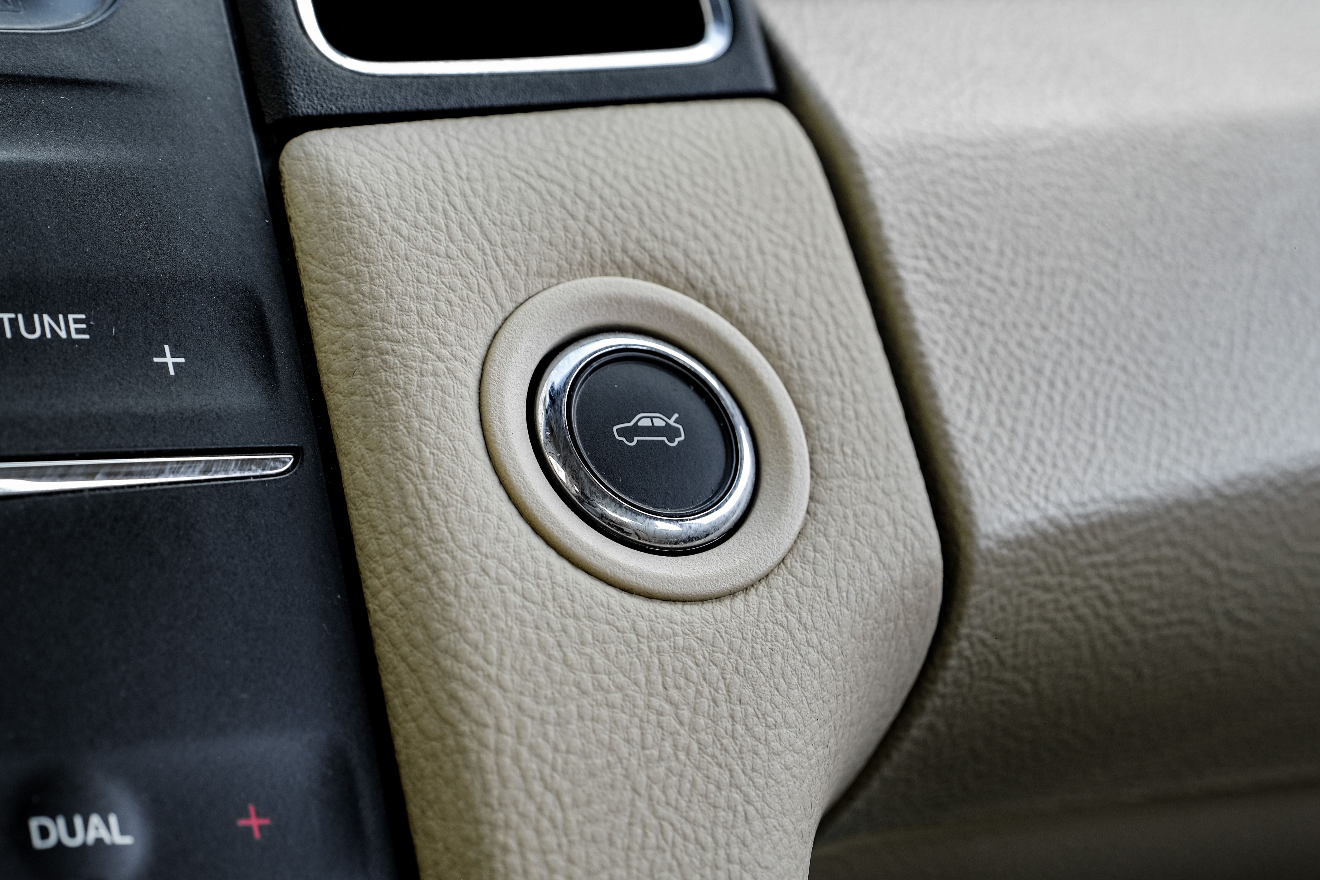 2017 Ford Taurus SEL