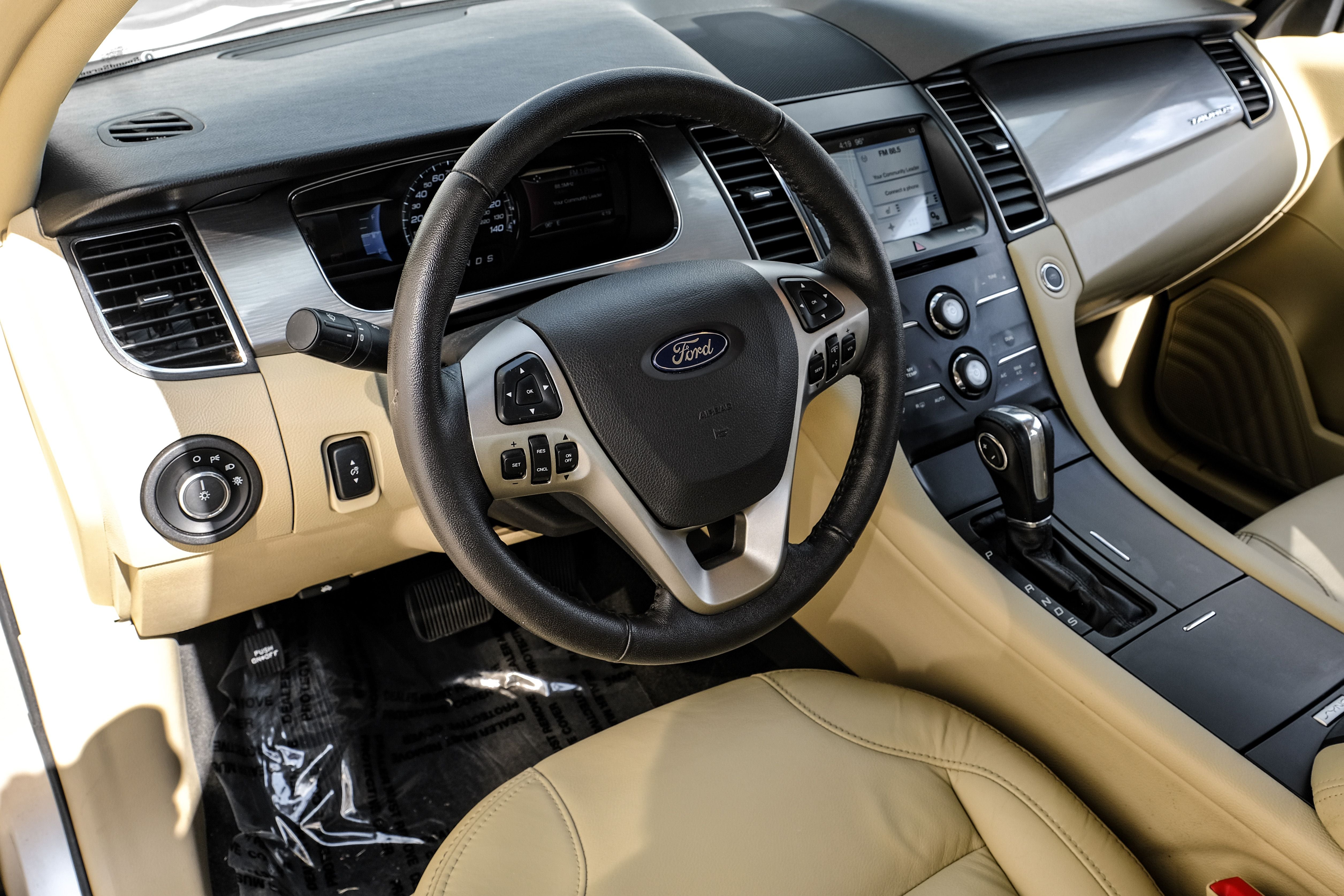 2017 Ford Taurus SEL
