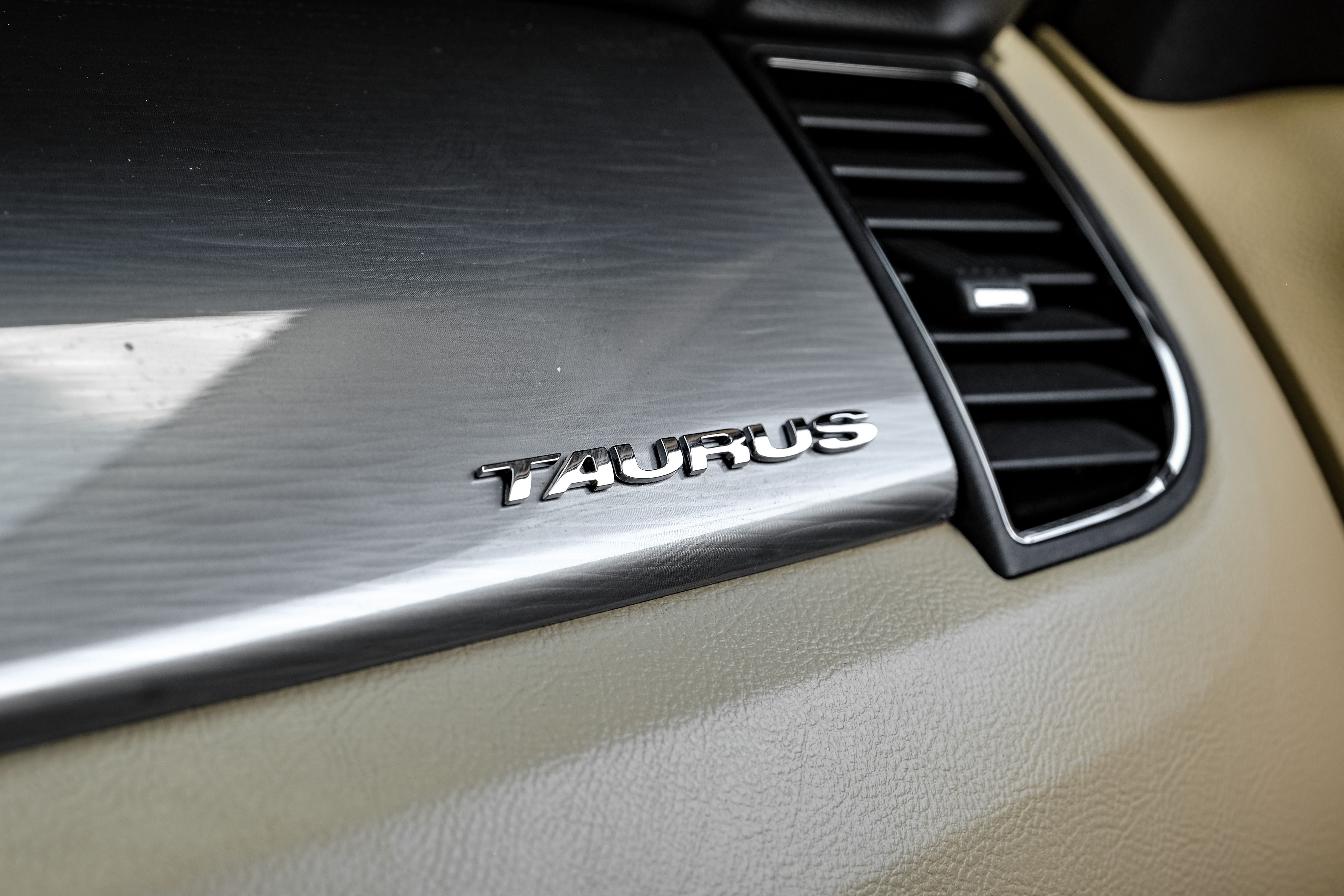 2017 Ford Taurus SEL