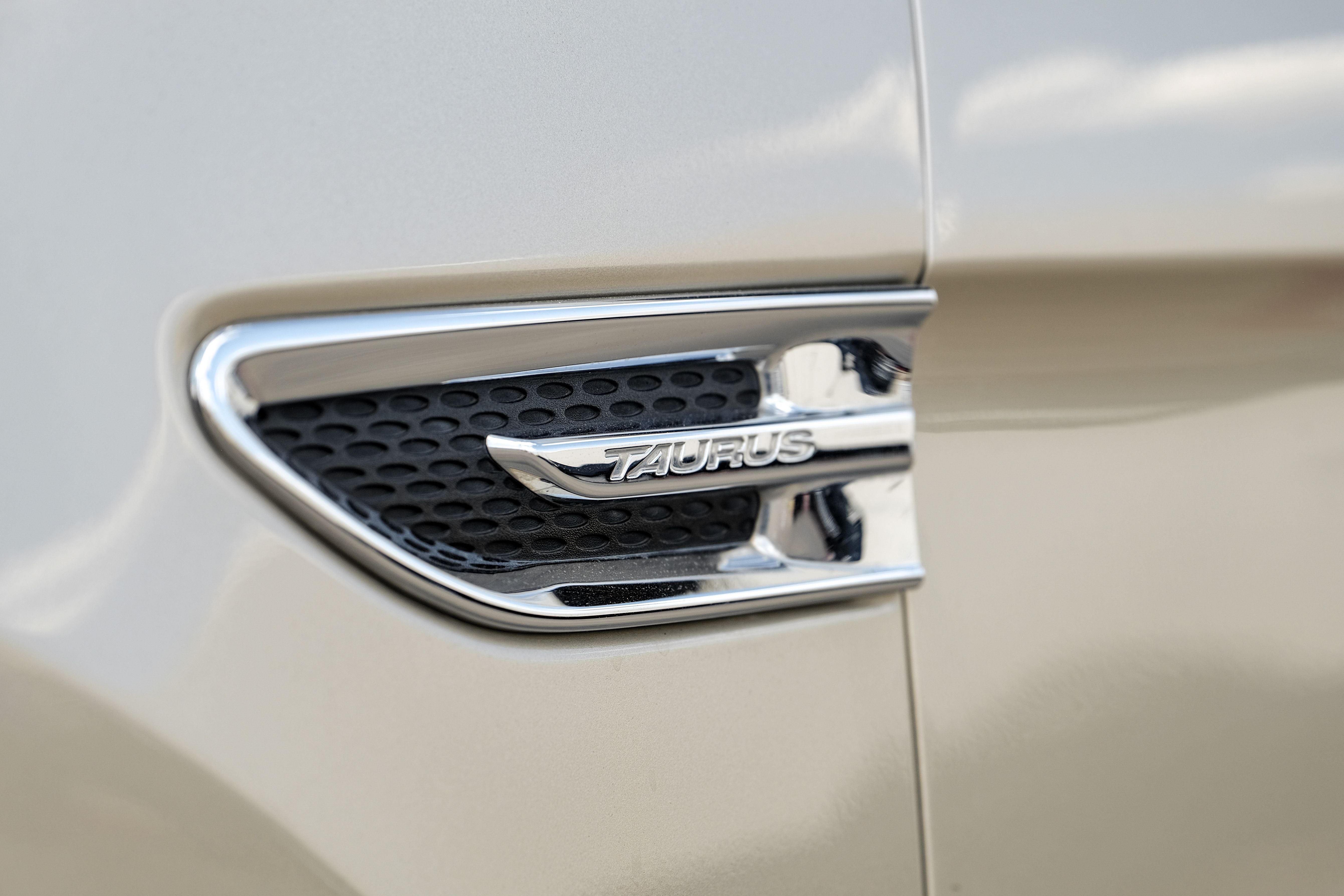 2017 Ford Taurus SEL