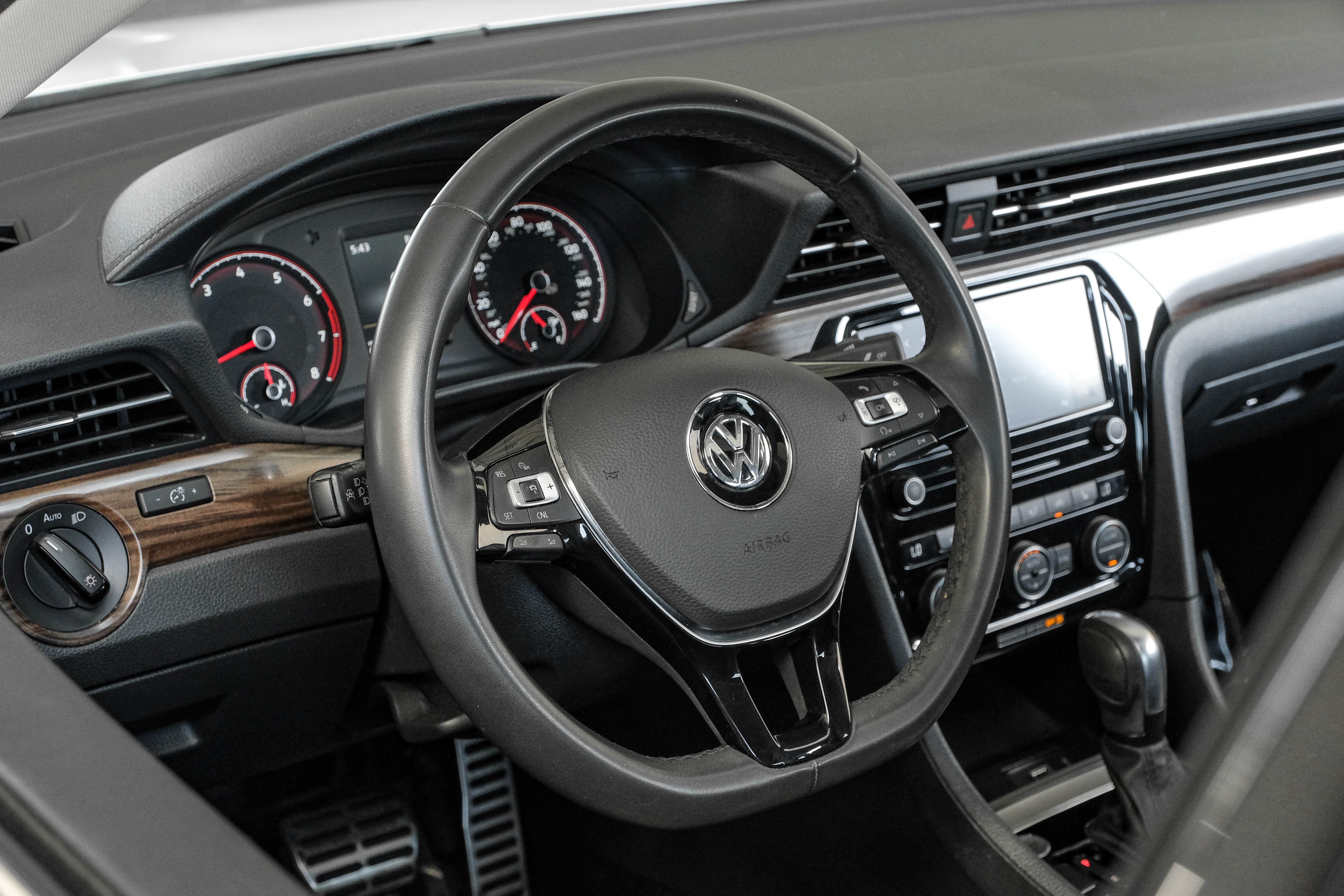 2022 Volkswagen Passat 2.0T Limited Edition