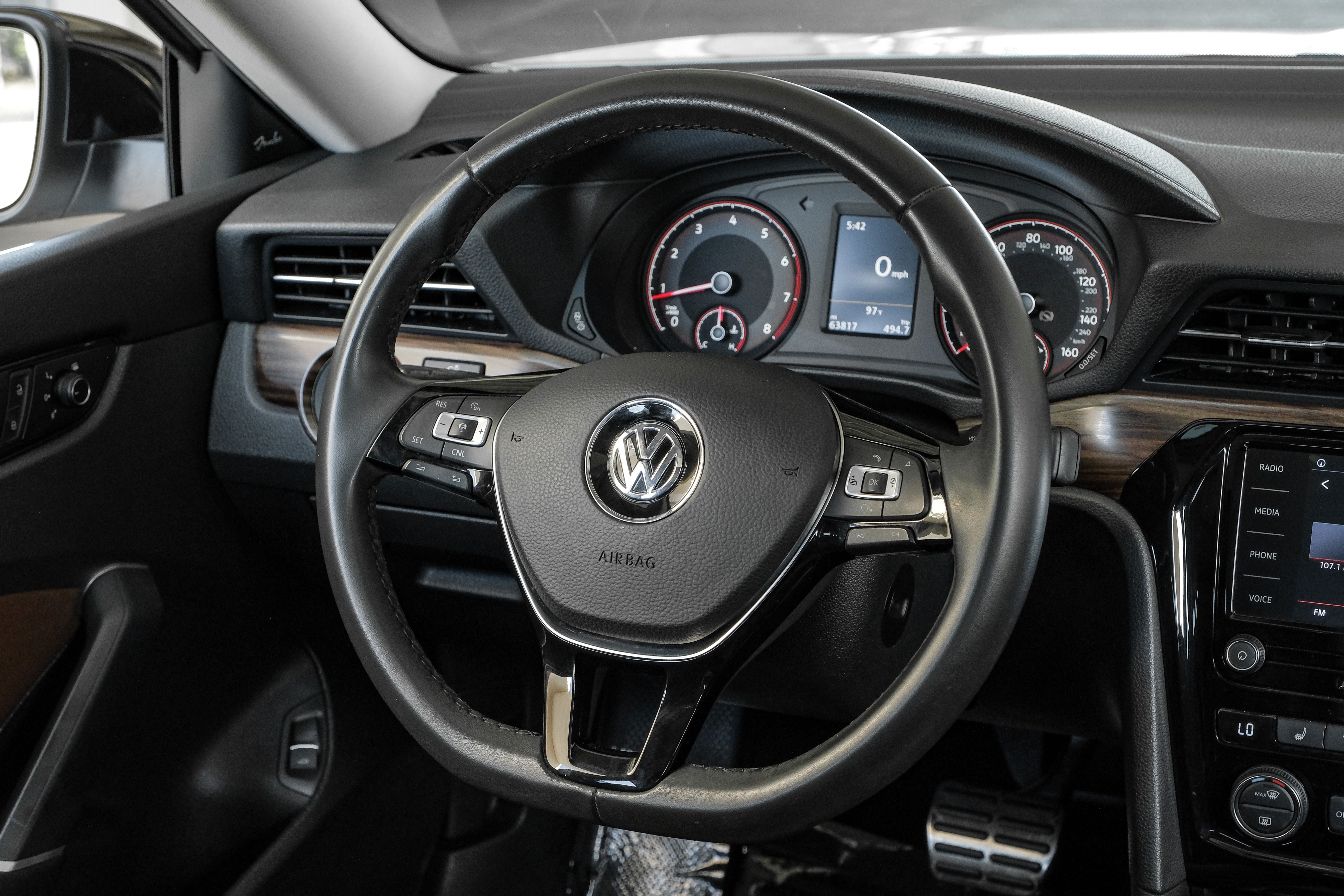 2022 Volkswagen Passat 2.0T Limited Edition