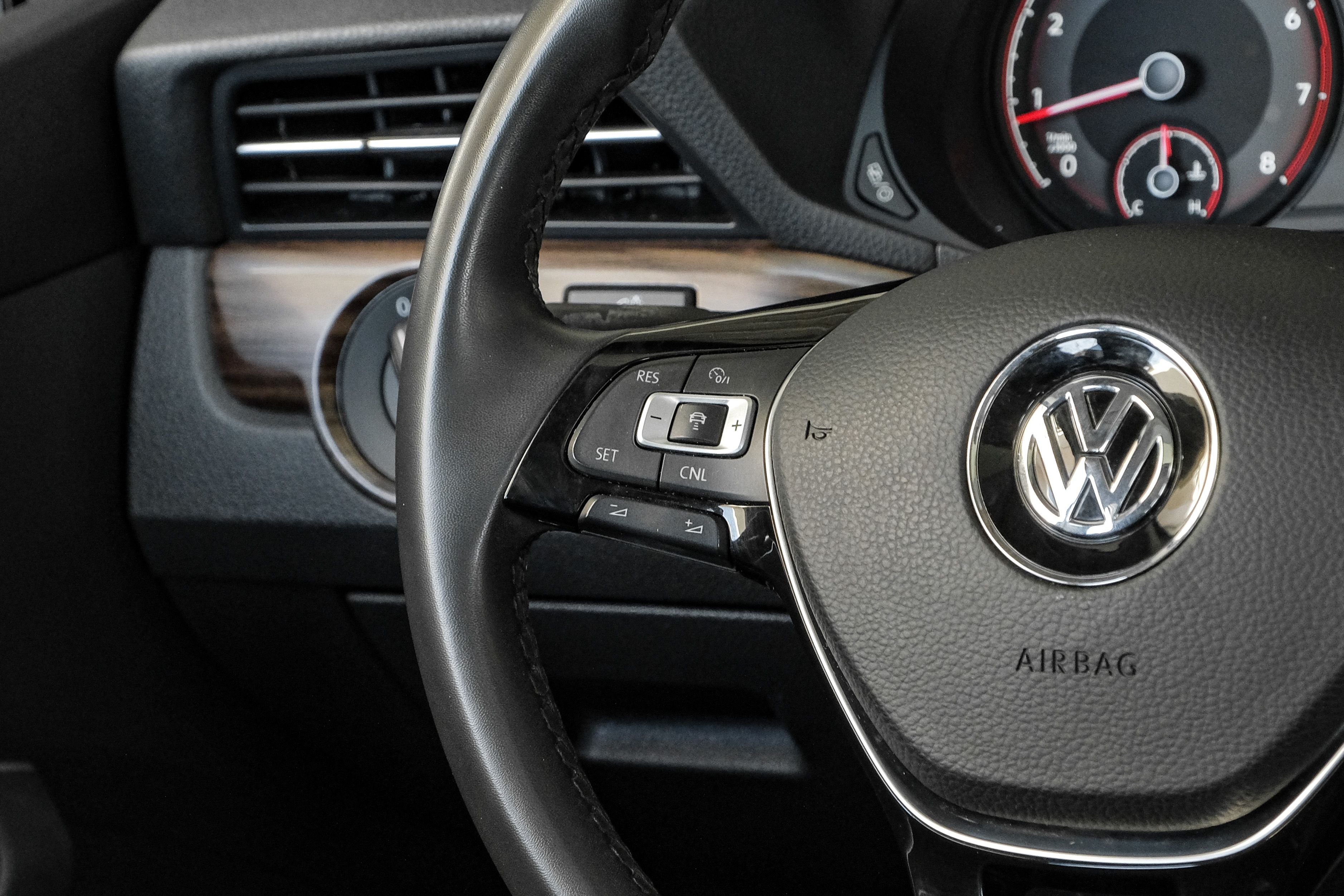 2022 Volkswagen Passat 2.0T Limited Edition