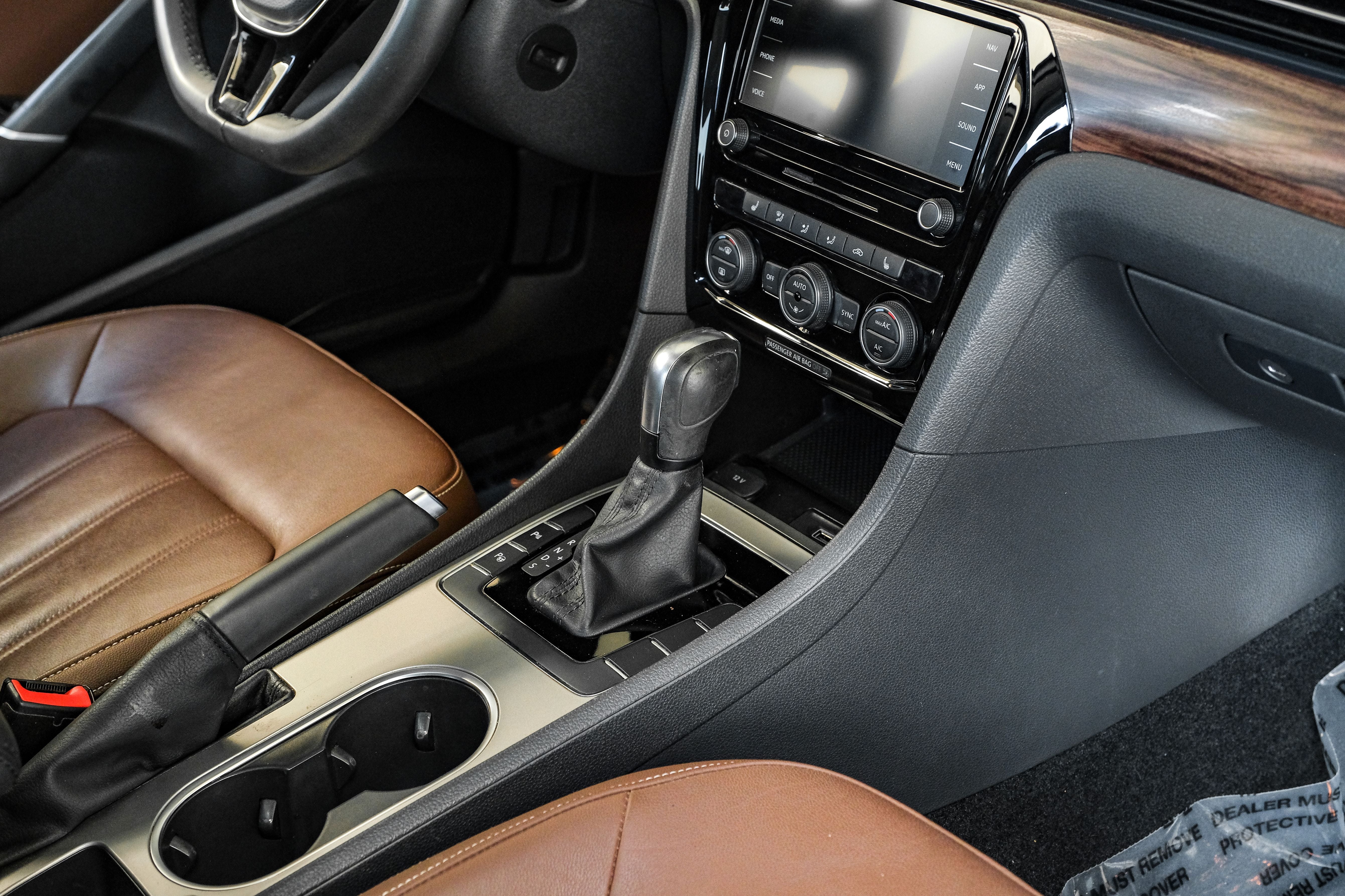 2022 Volkswagen Passat 2.0T Limited Edition