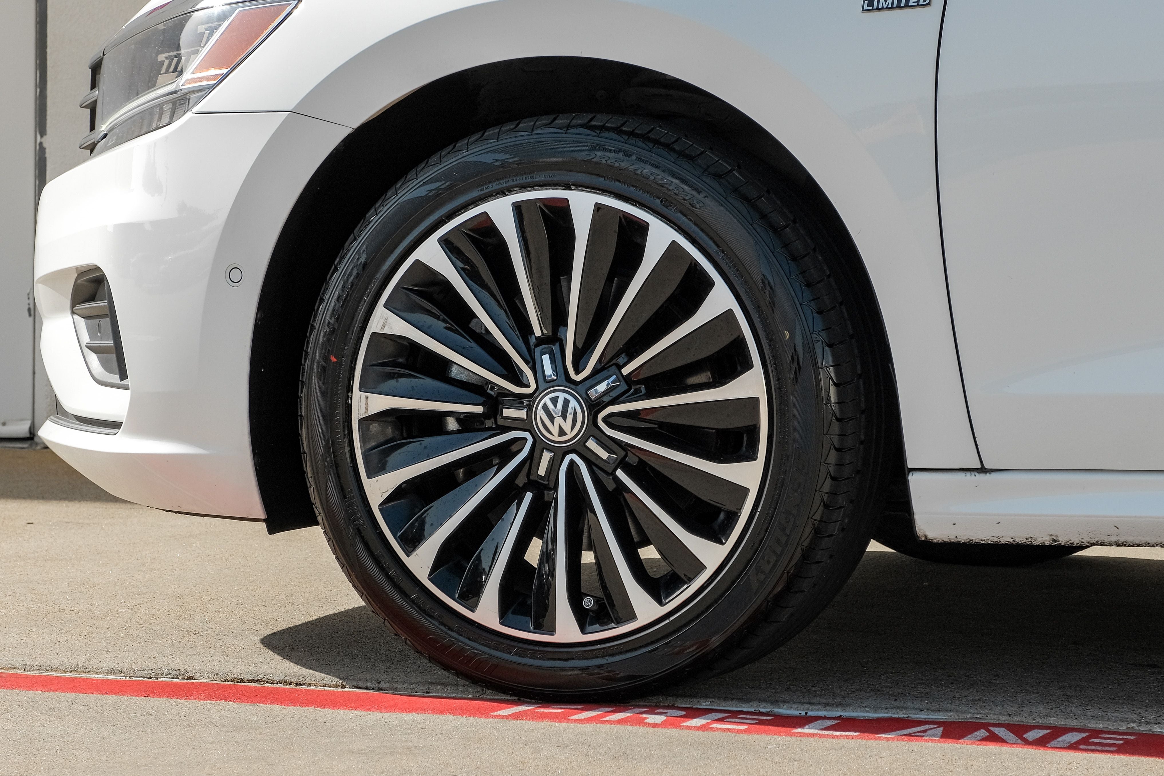 2022 Volkswagen Passat 2.0T Limited Edition