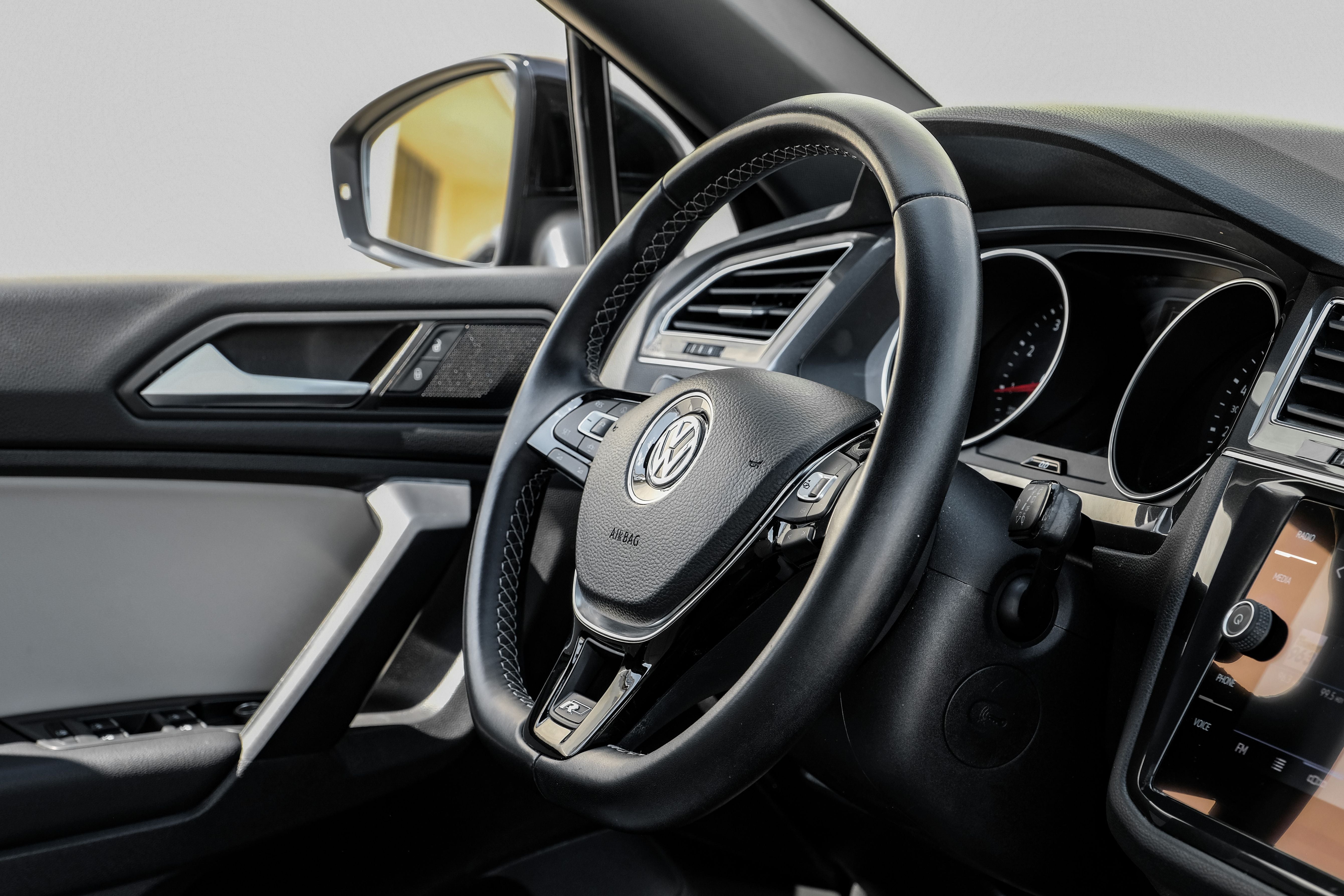 2021 Volkswagen Tiguan 2.0T SE R-Line Black