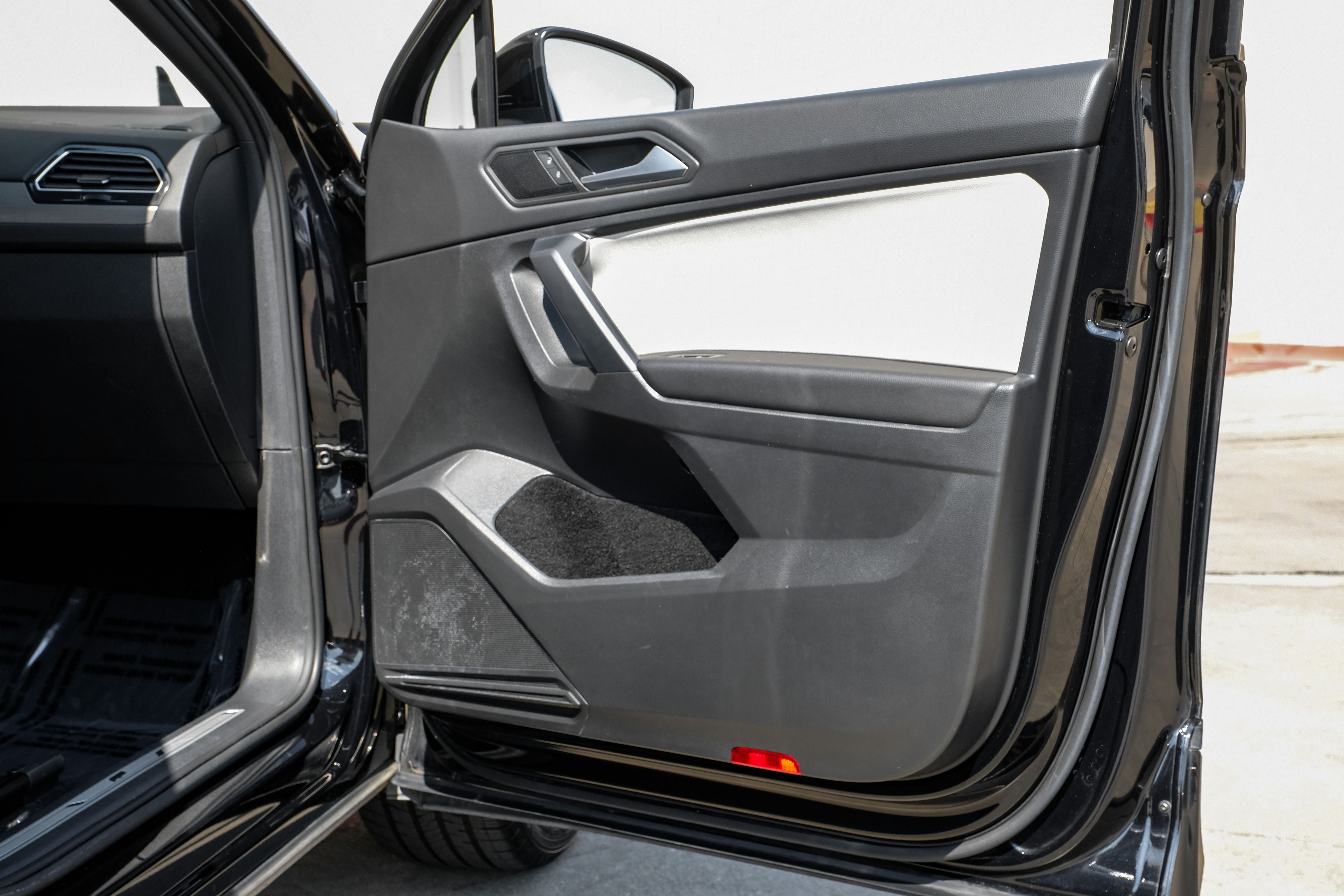 2021 Volkswagen Tiguan 2.0T SE R-Line Black