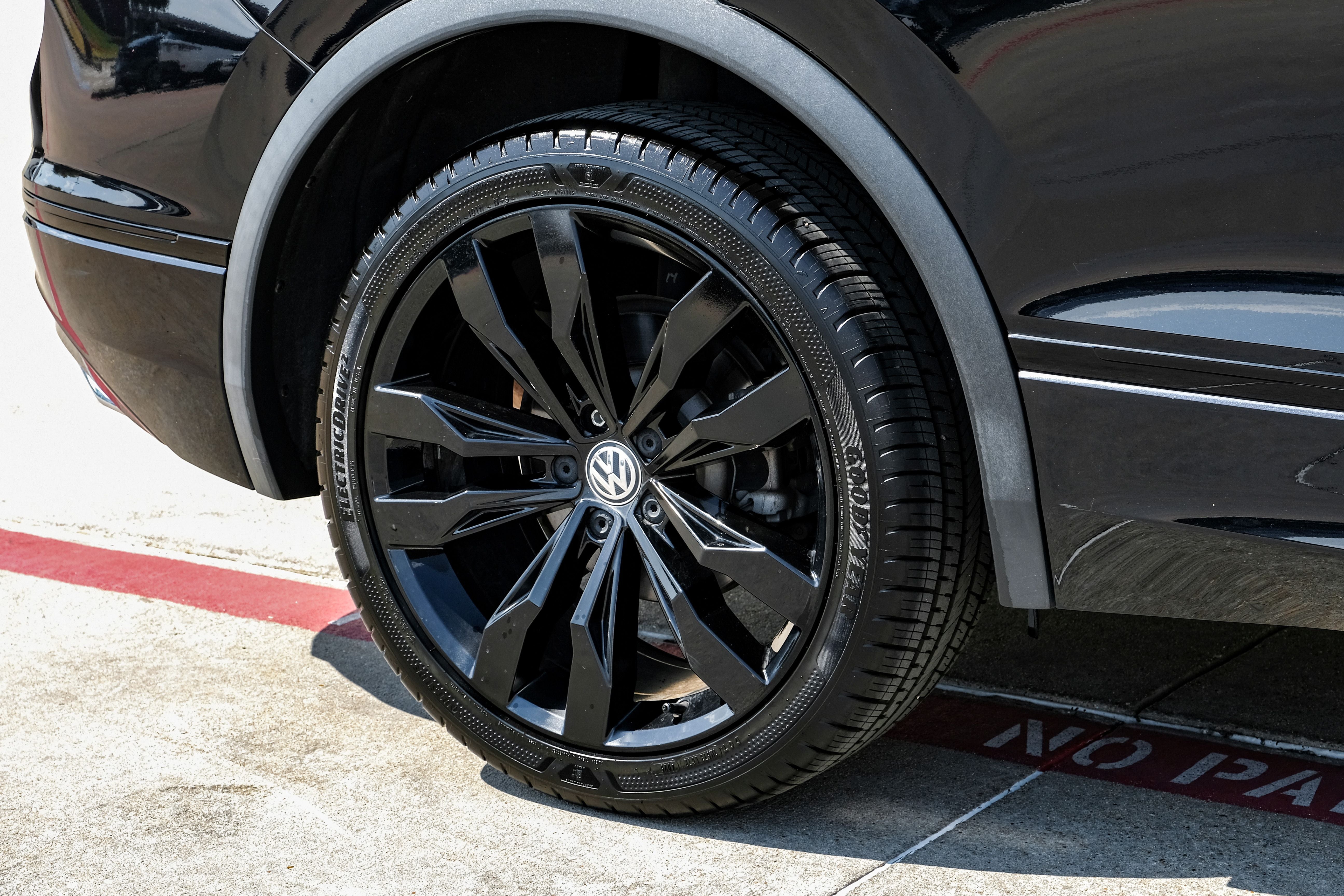 2021 Volkswagen Tiguan 2.0T SE R-Line Black