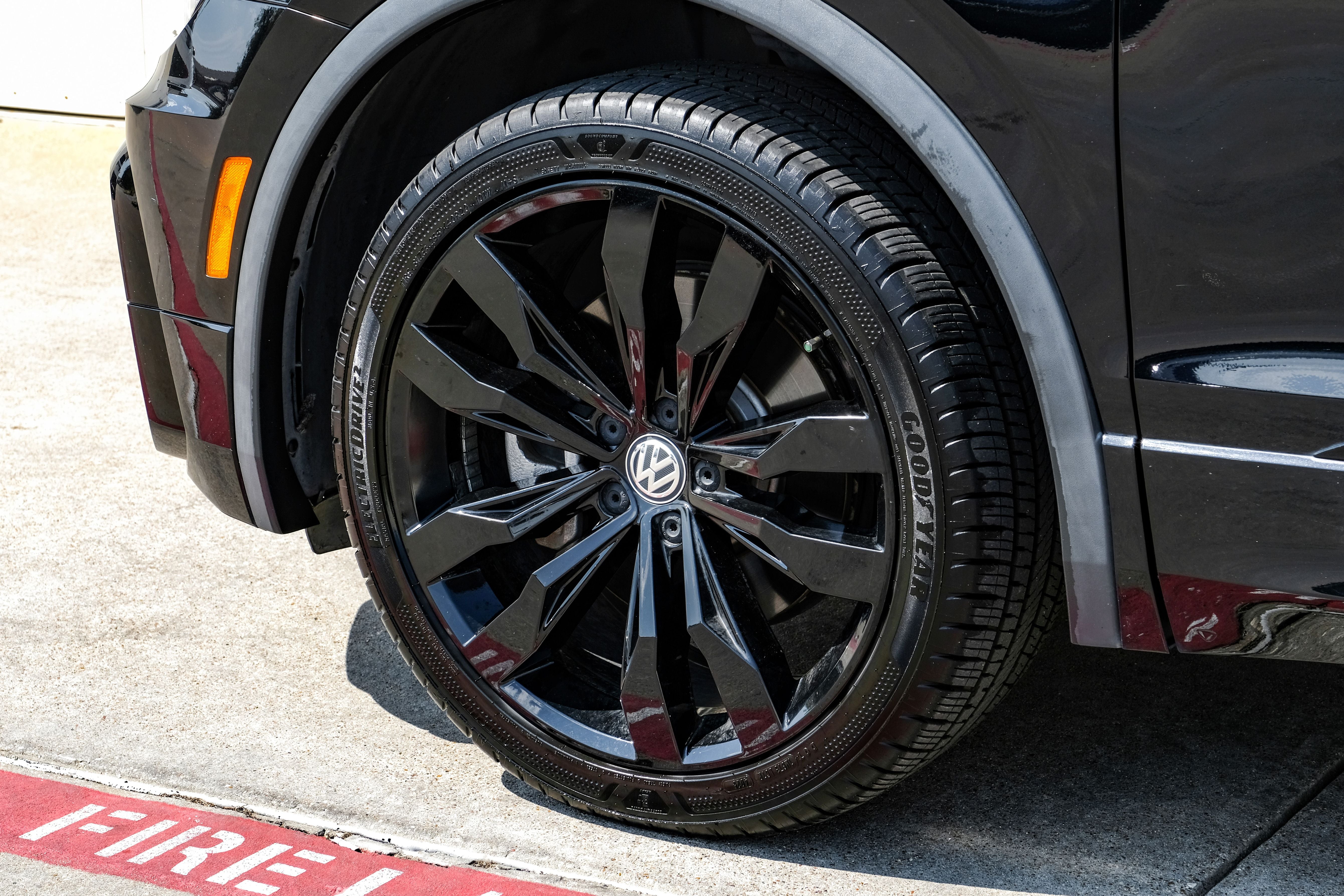 2021 Volkswagen Tiguan 2.0T SE R-Line Black