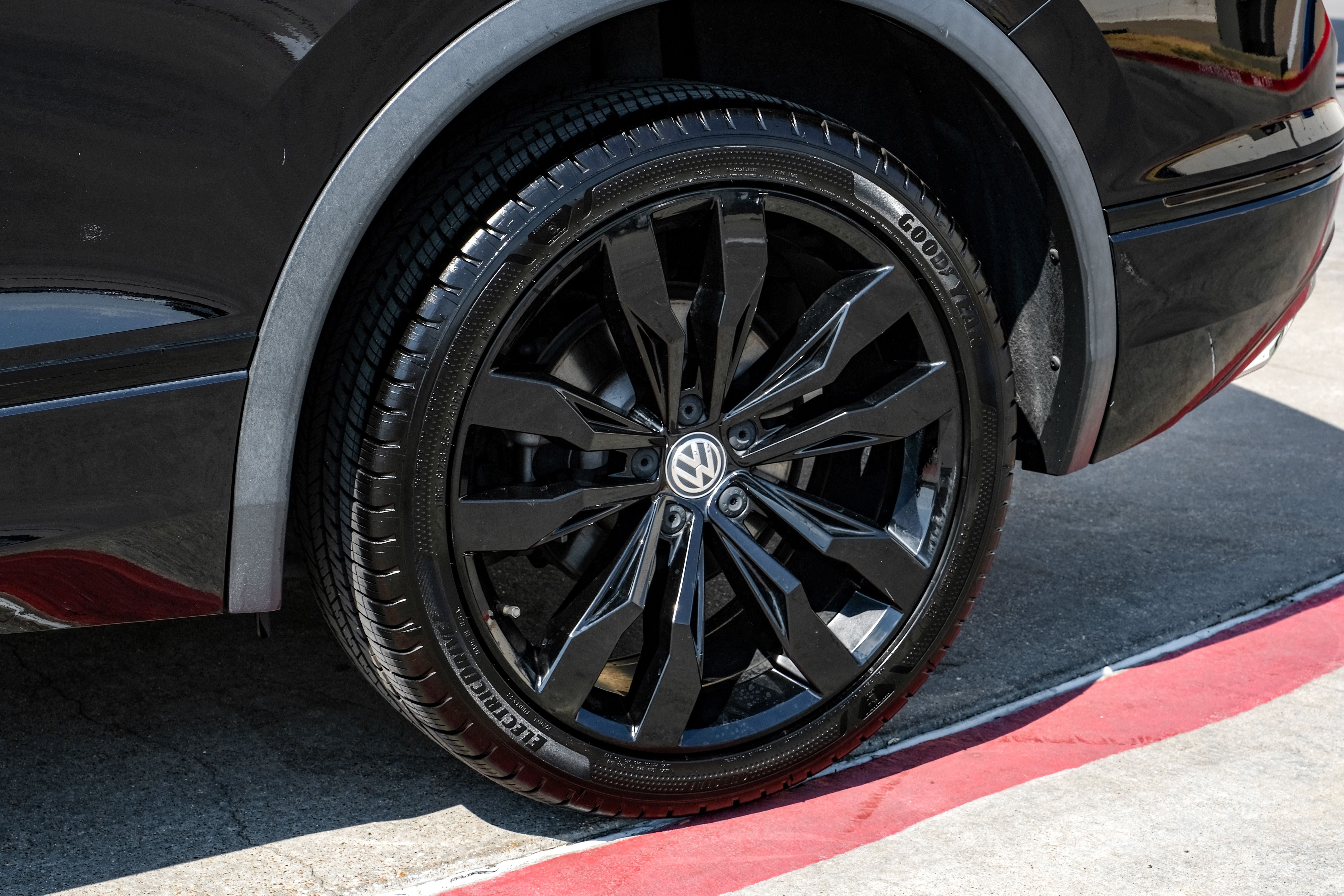 2021 Volkswagen Tiguan 2.0T SE R-Line Black