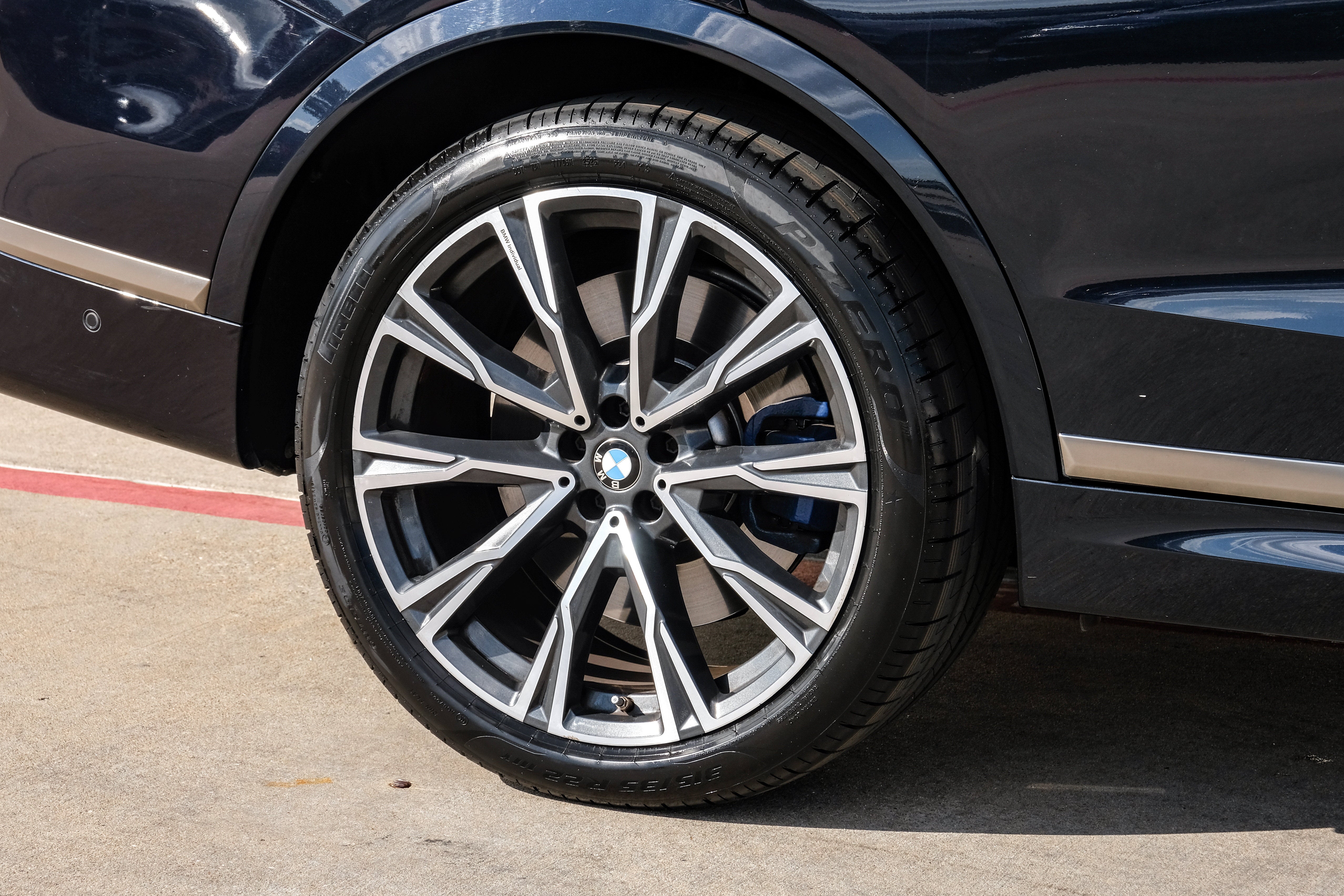 2021 BMW X7 M50i