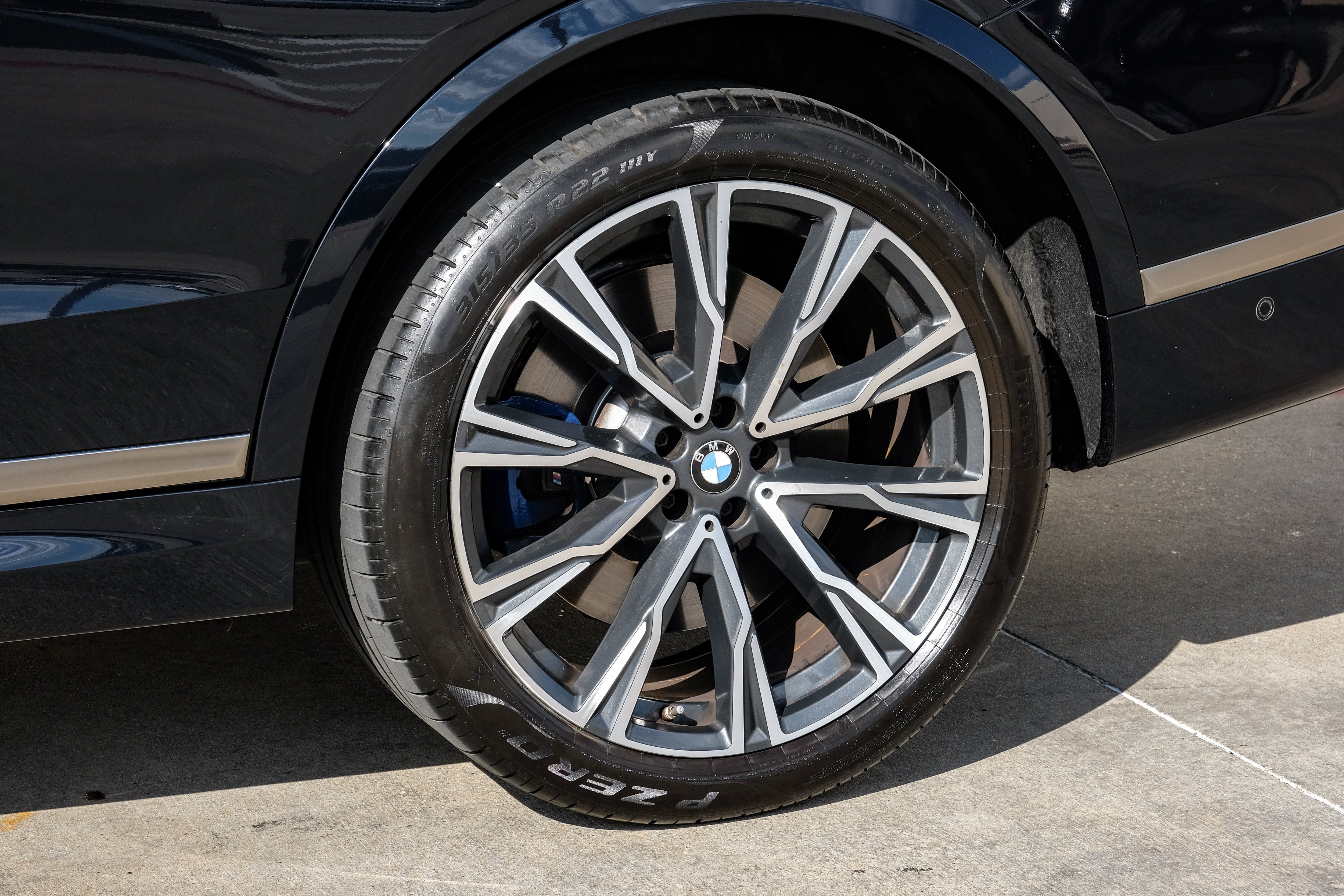 2021 BMW X7 M50i