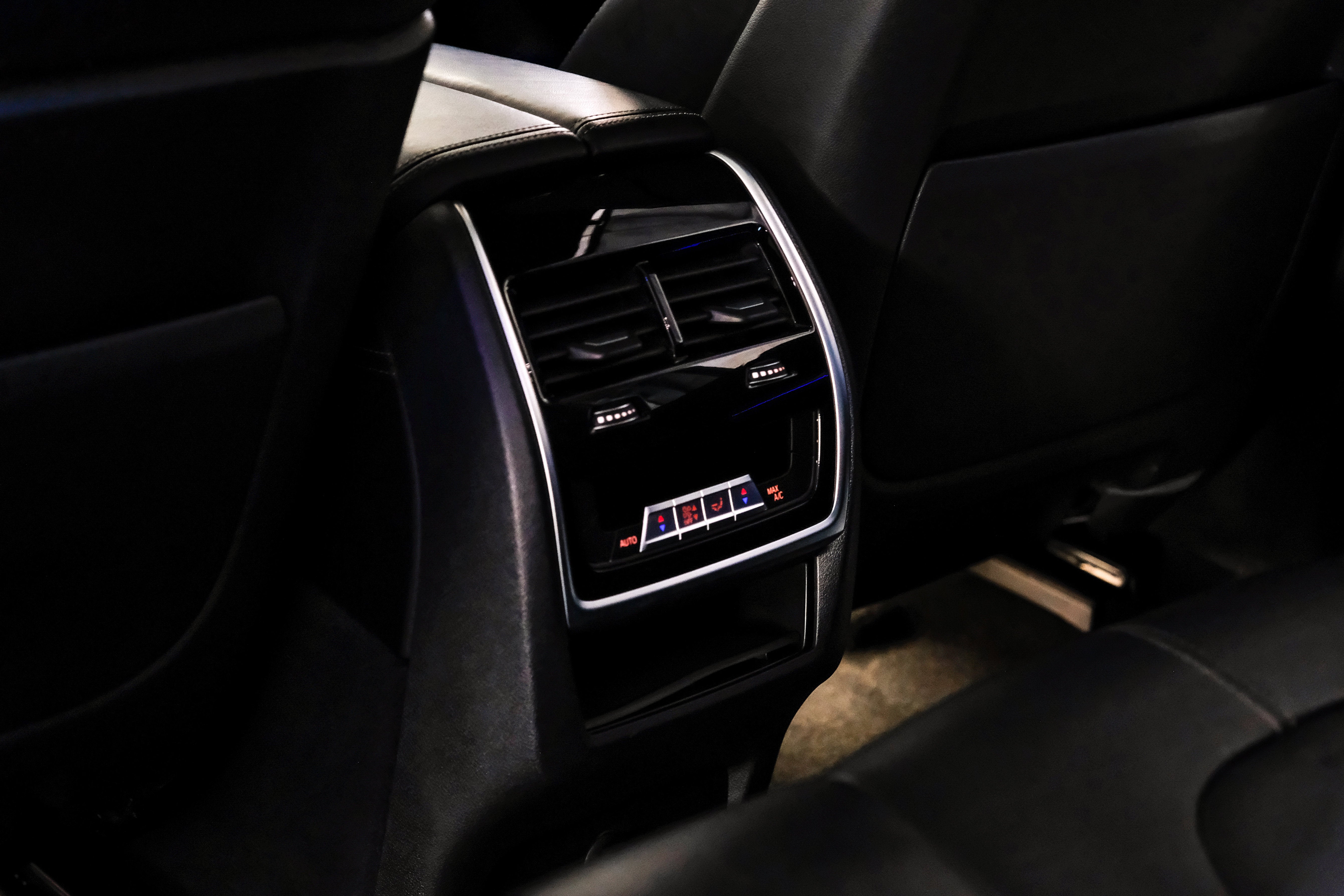 2020 BMW X5 M50i
