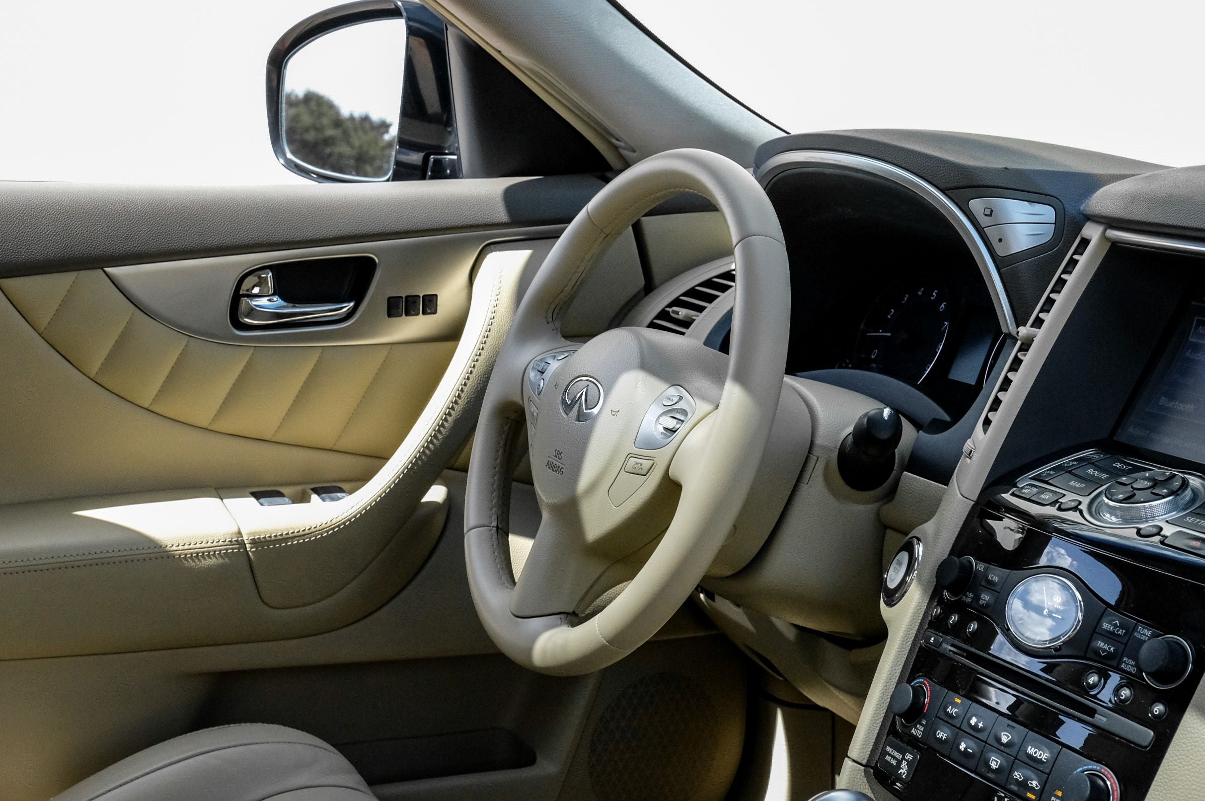 2015 INFINITI QX70 Base