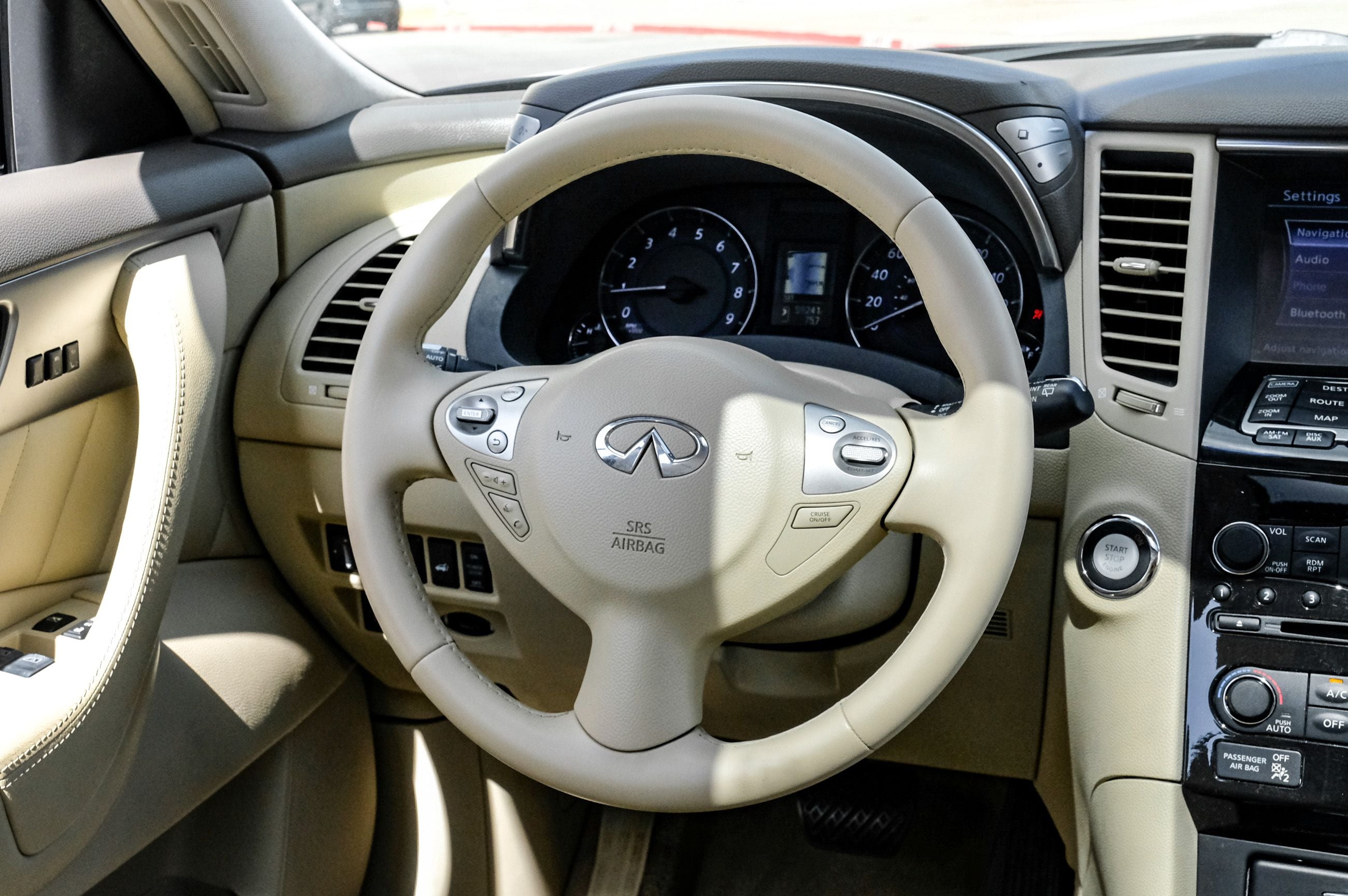 2015 INFINITI QX70 Base