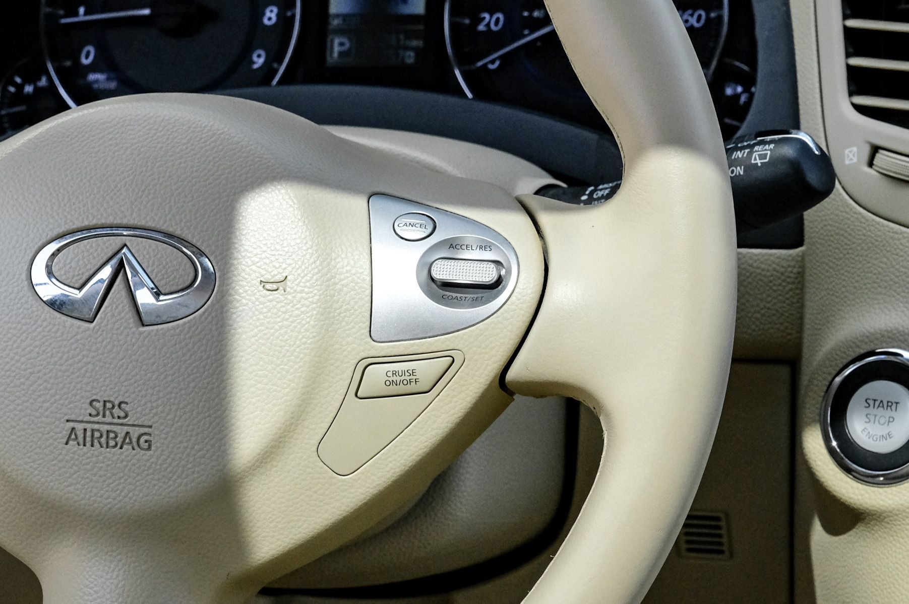 2015 INFINITI QX70 Base
