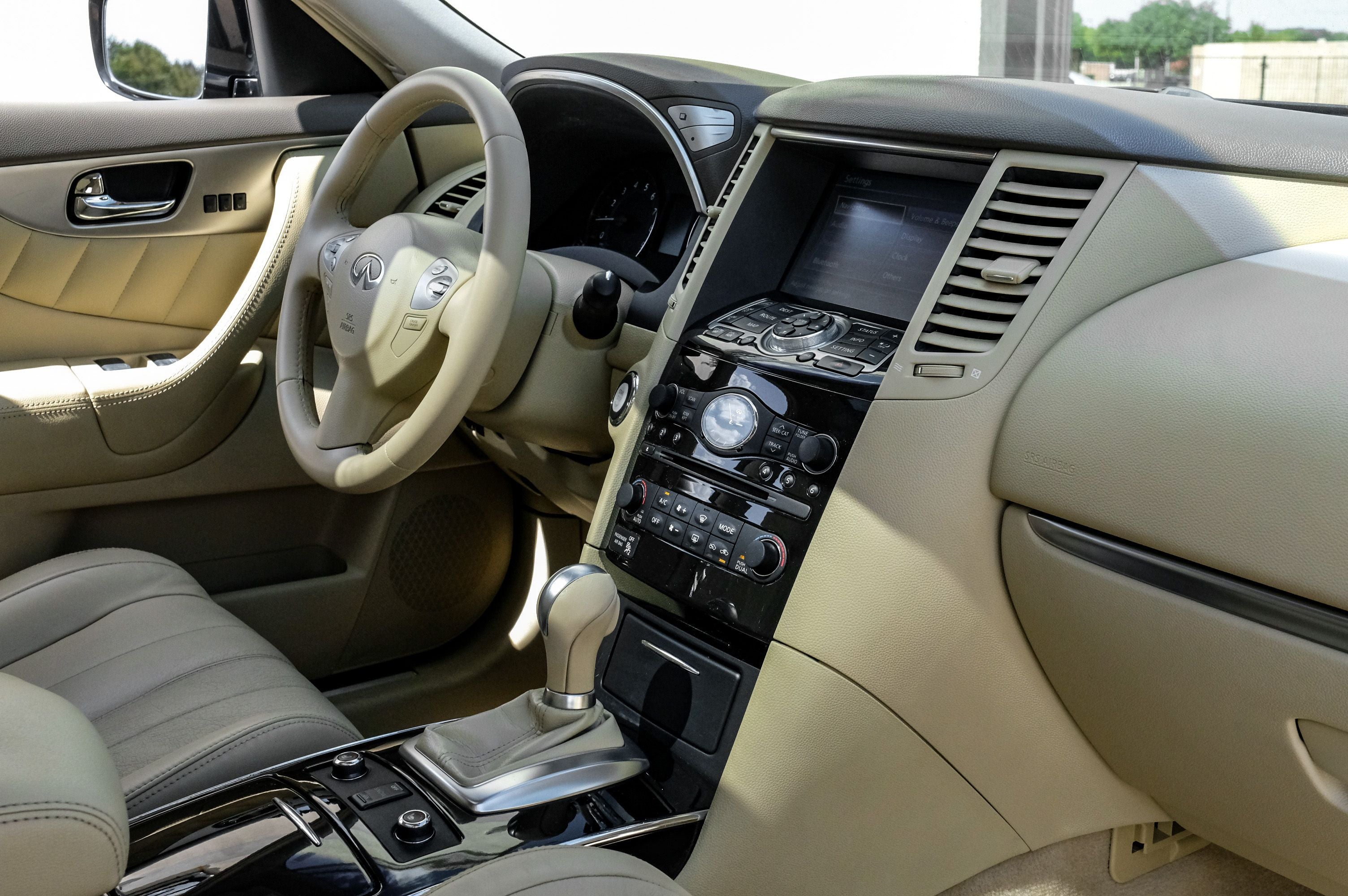 2015 INFINITI QX70 Base