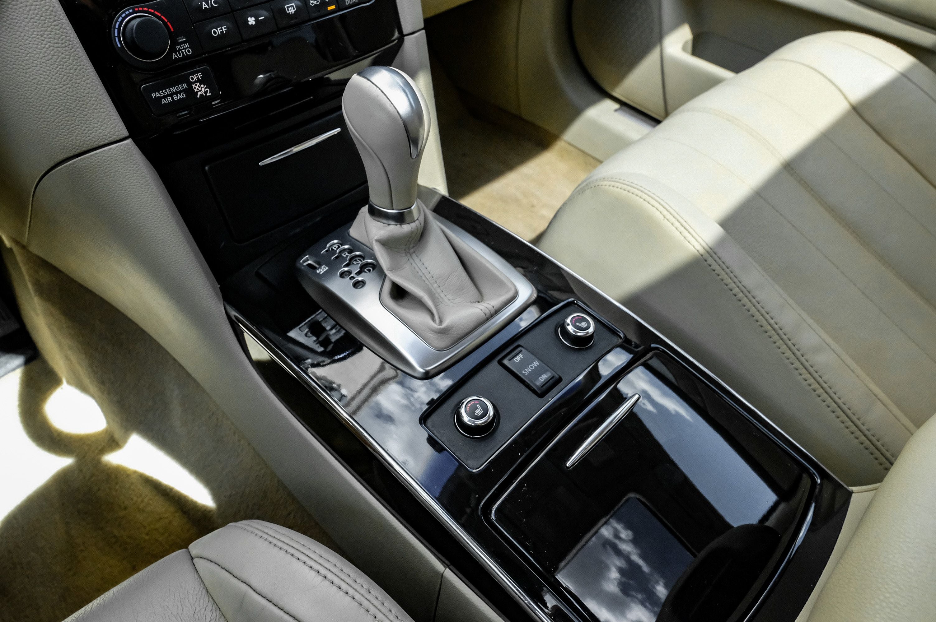 2015 INFINITI QX70 Base