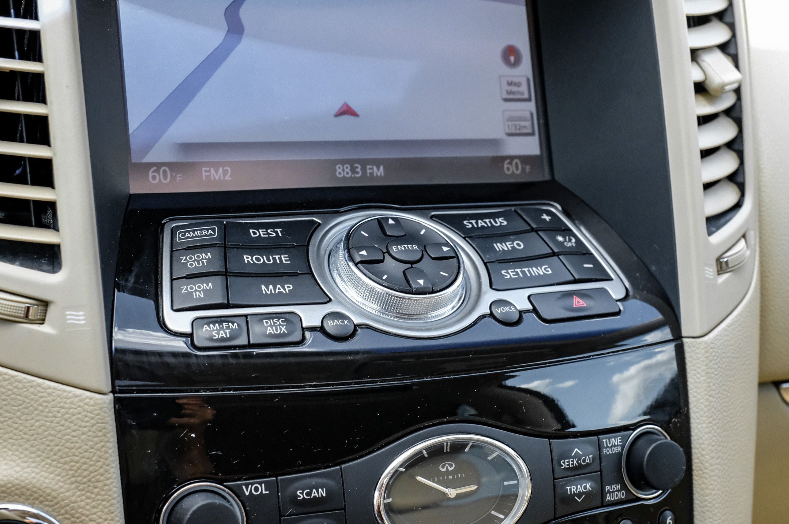 2015 INFINITI QX70 Base