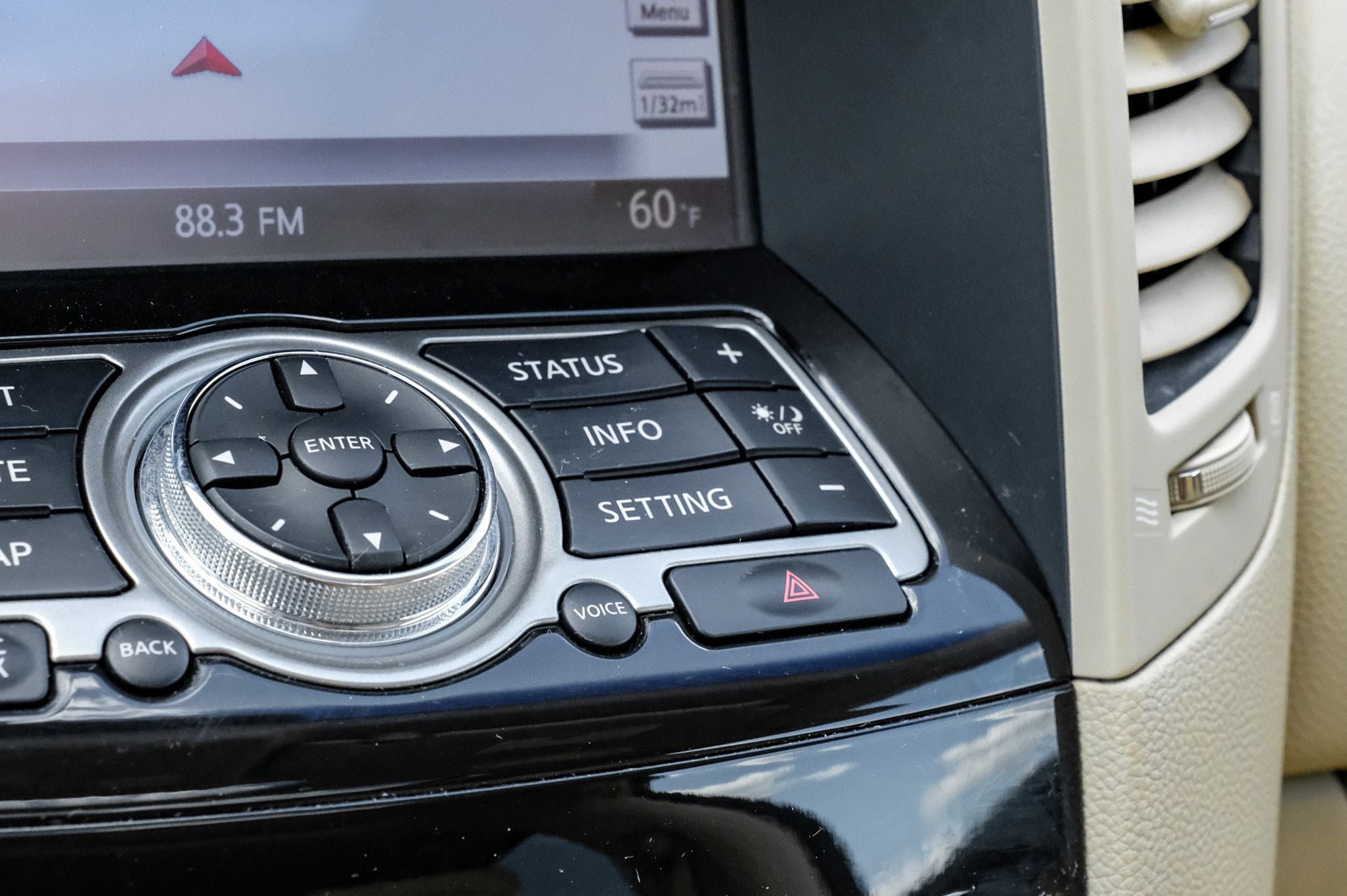 2015 INFINITI QX70 Base
