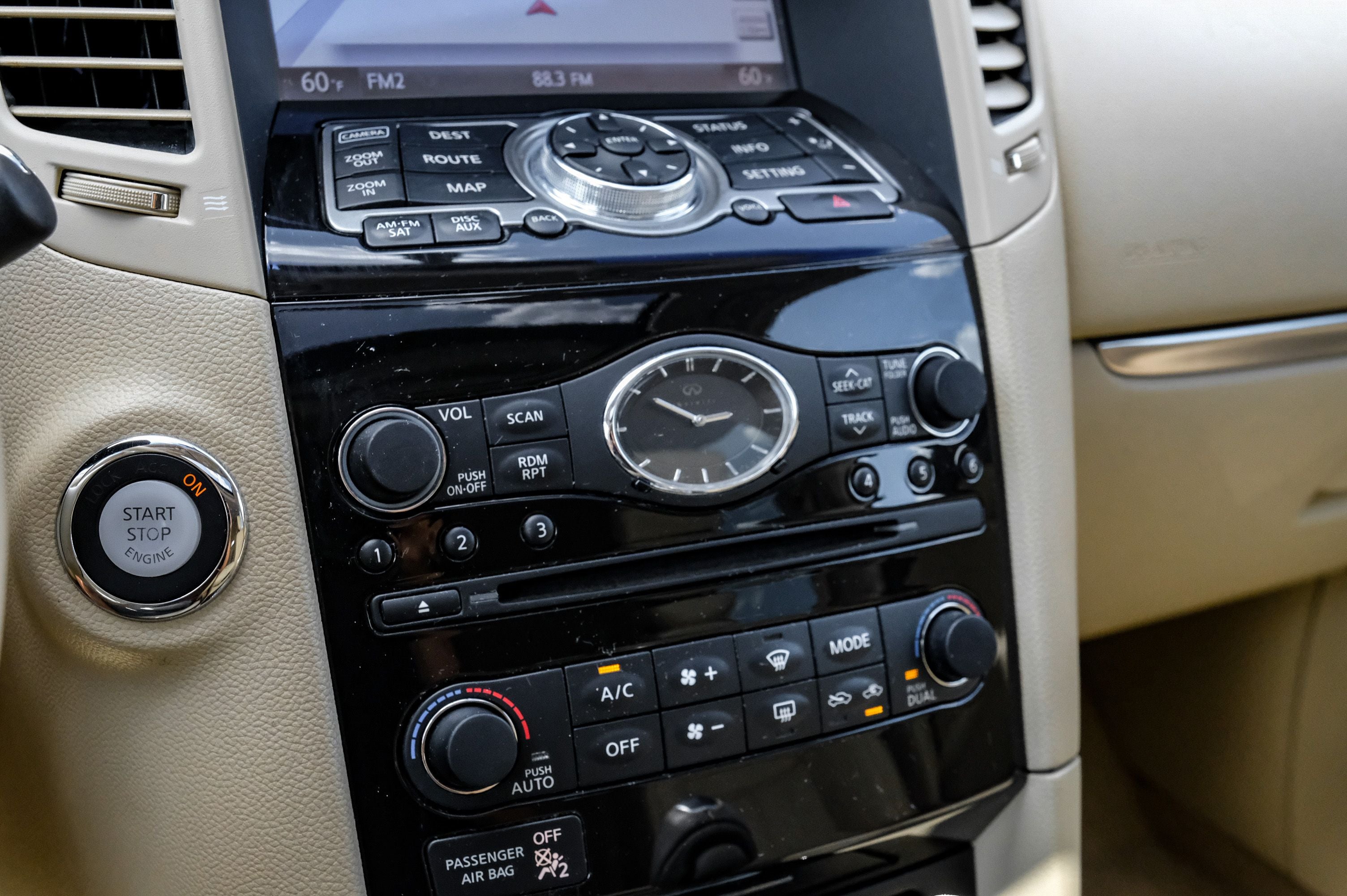 2015 INFINITI QX70 Base