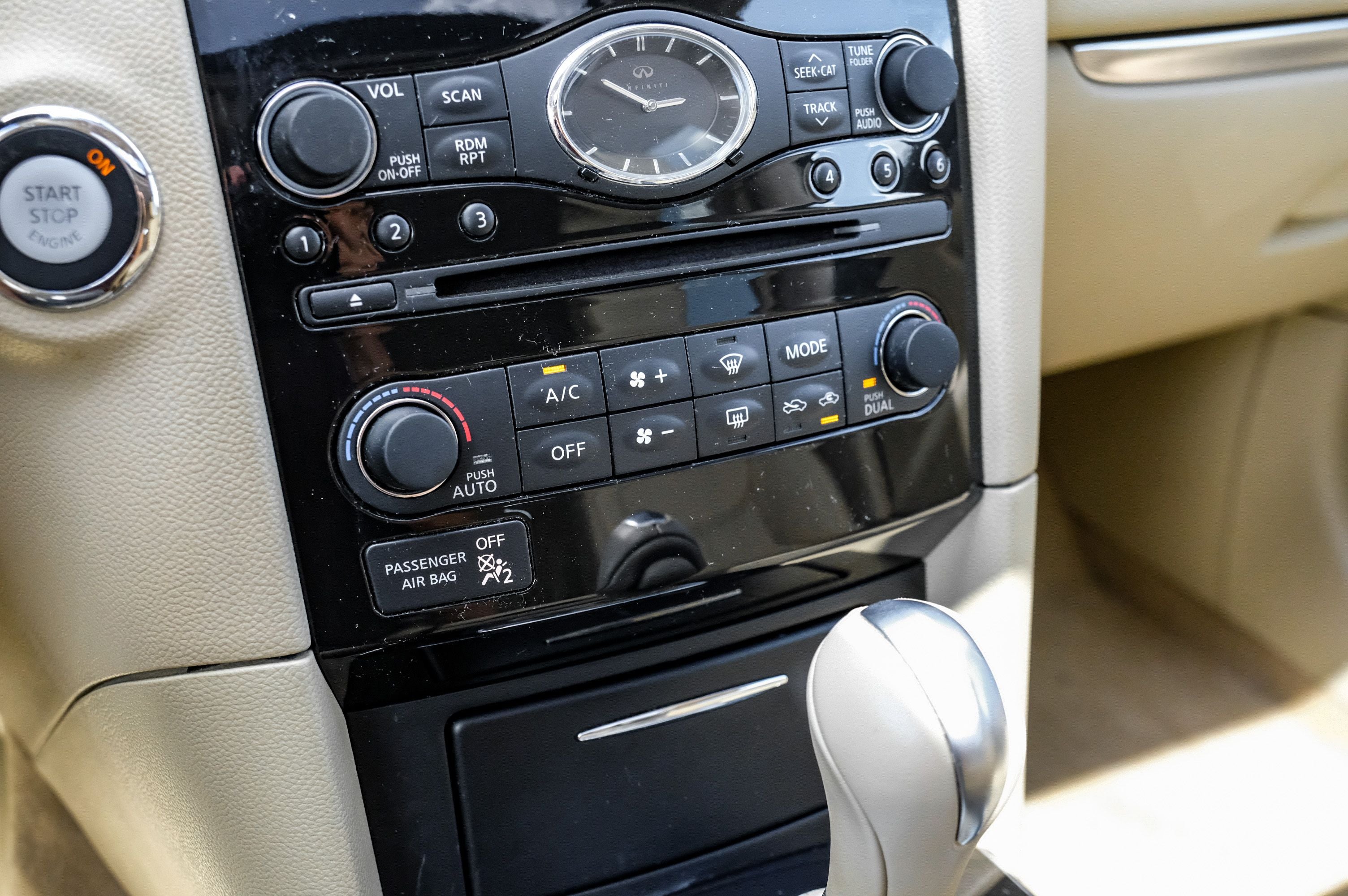 2015 INFINITI QX70 Base