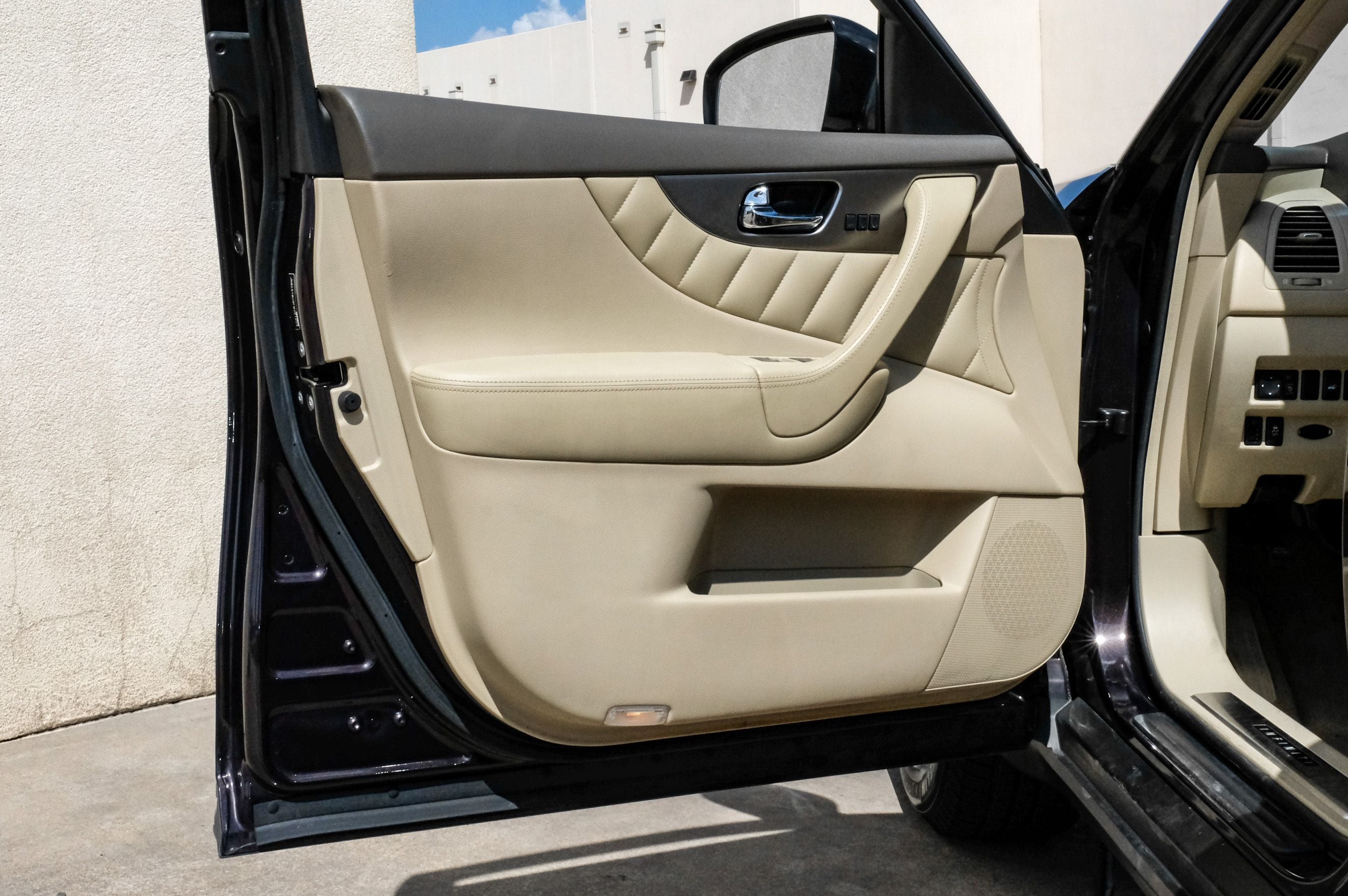2015 INFINITI QX70 Base