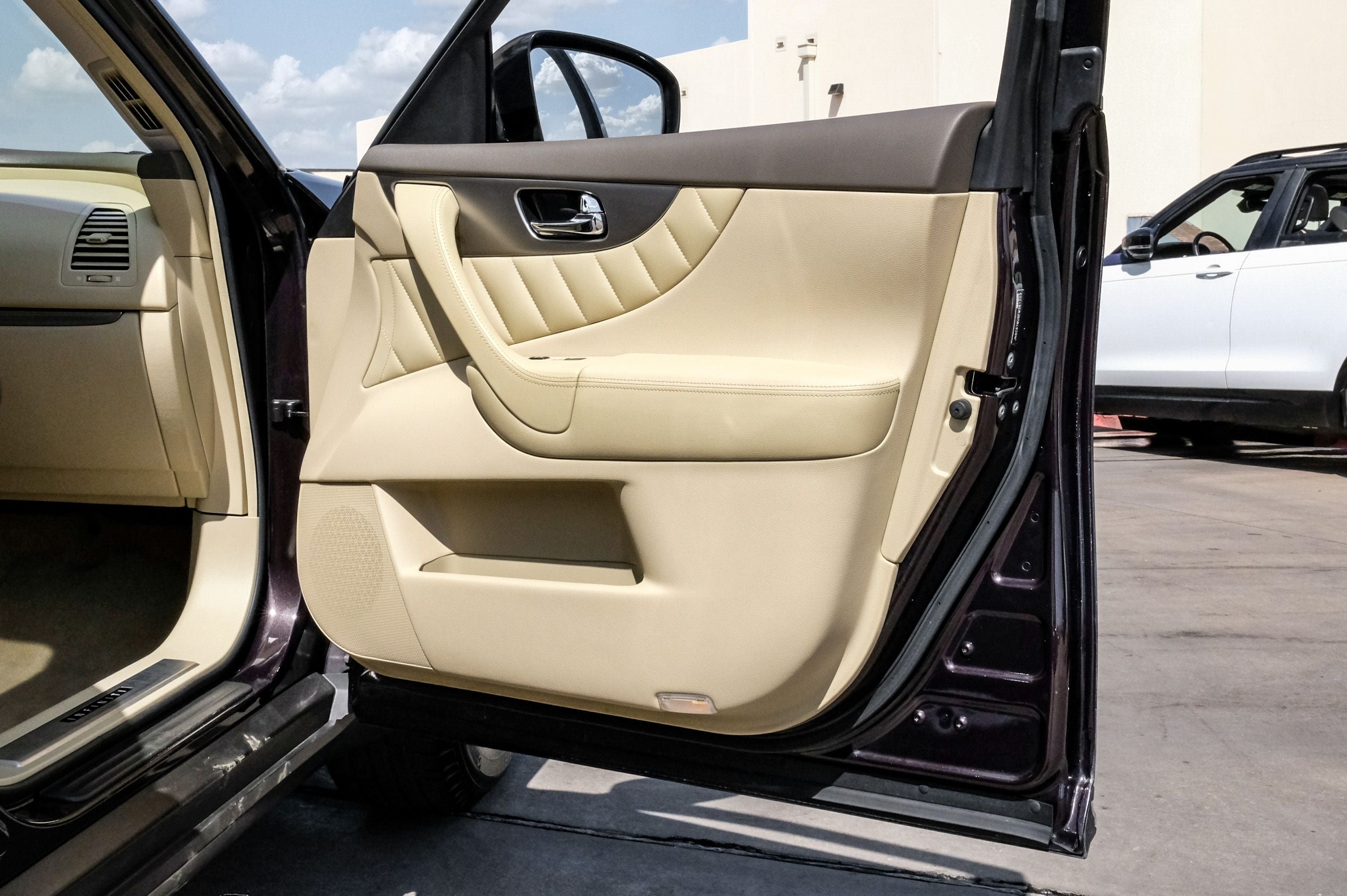 2015 INFINITI QX70 Base