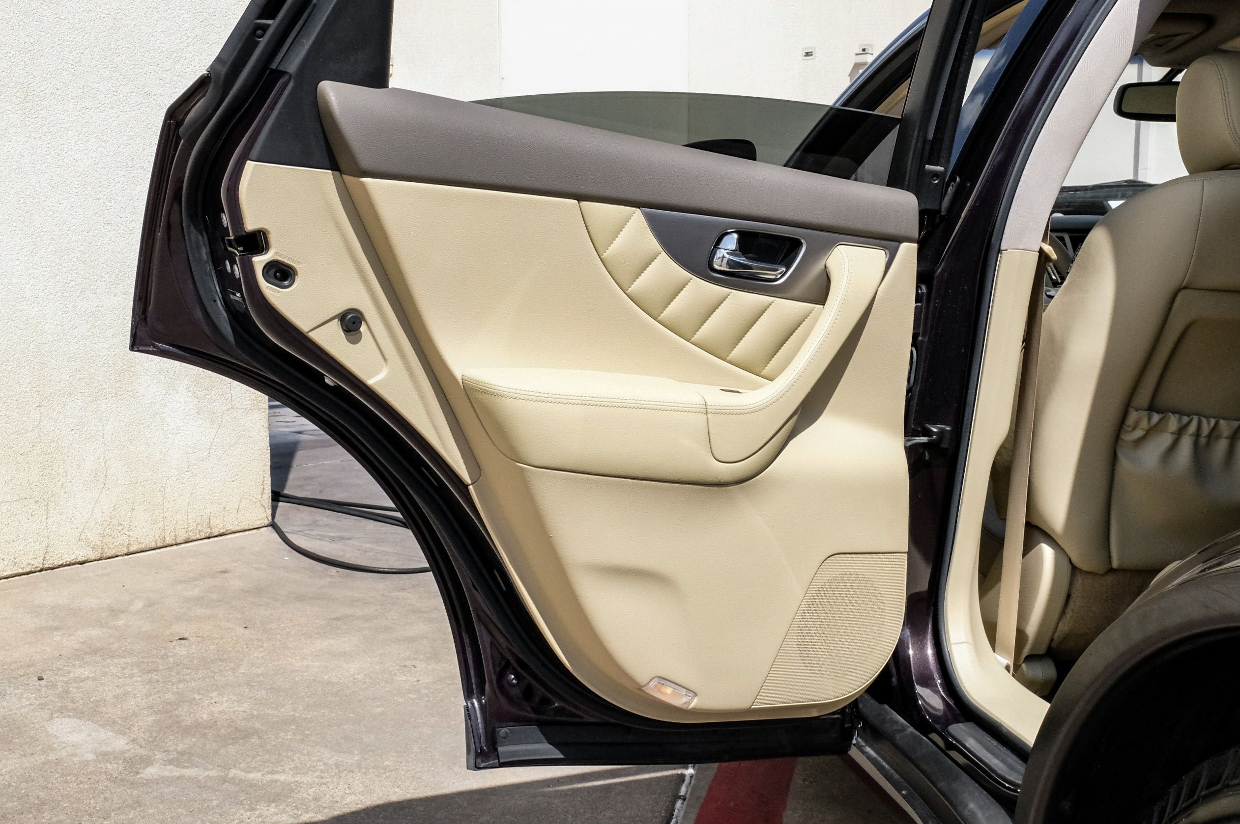 2015 INFINITI QX70 Base