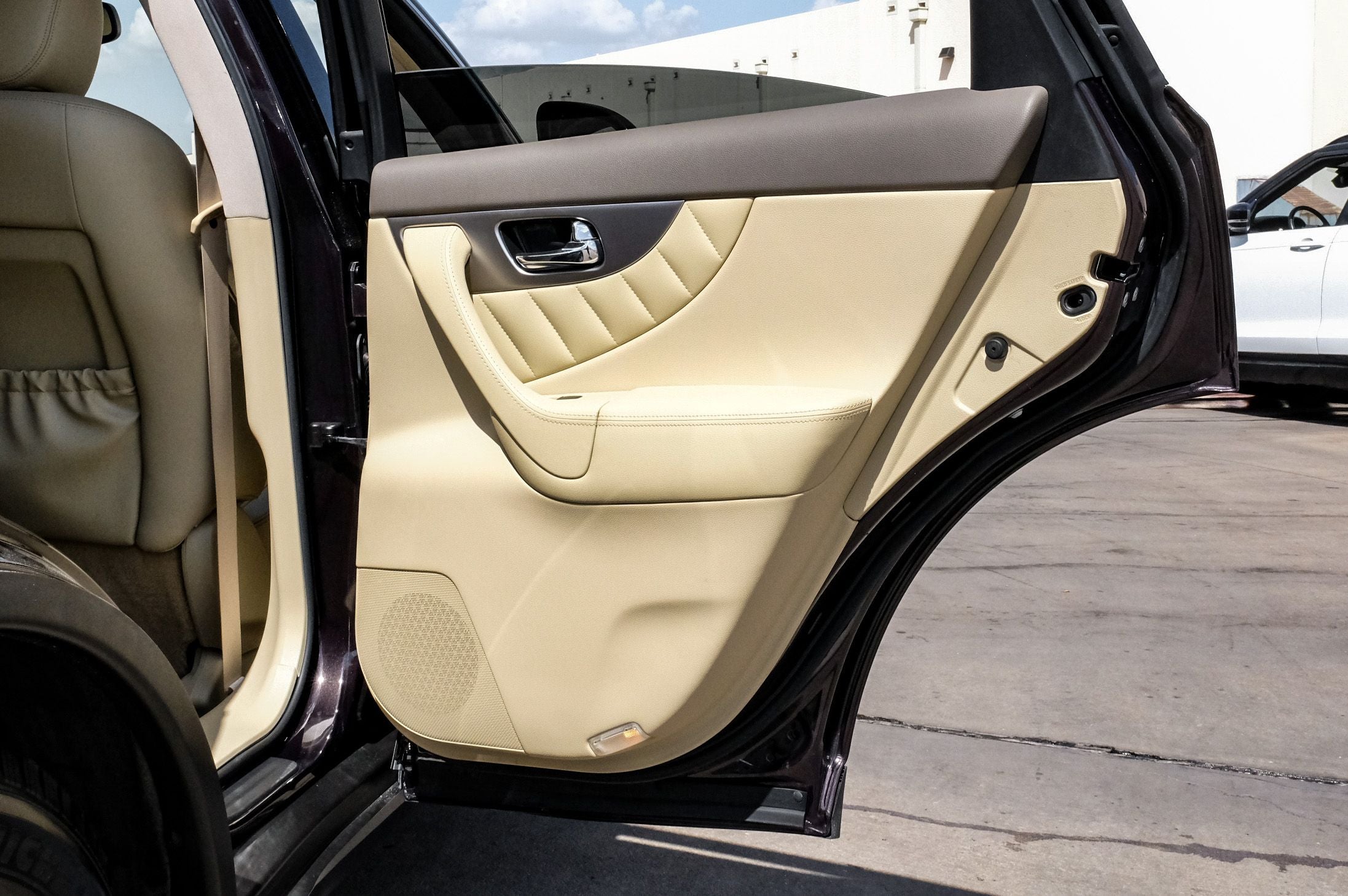 2015 INFINITI QX70 Base