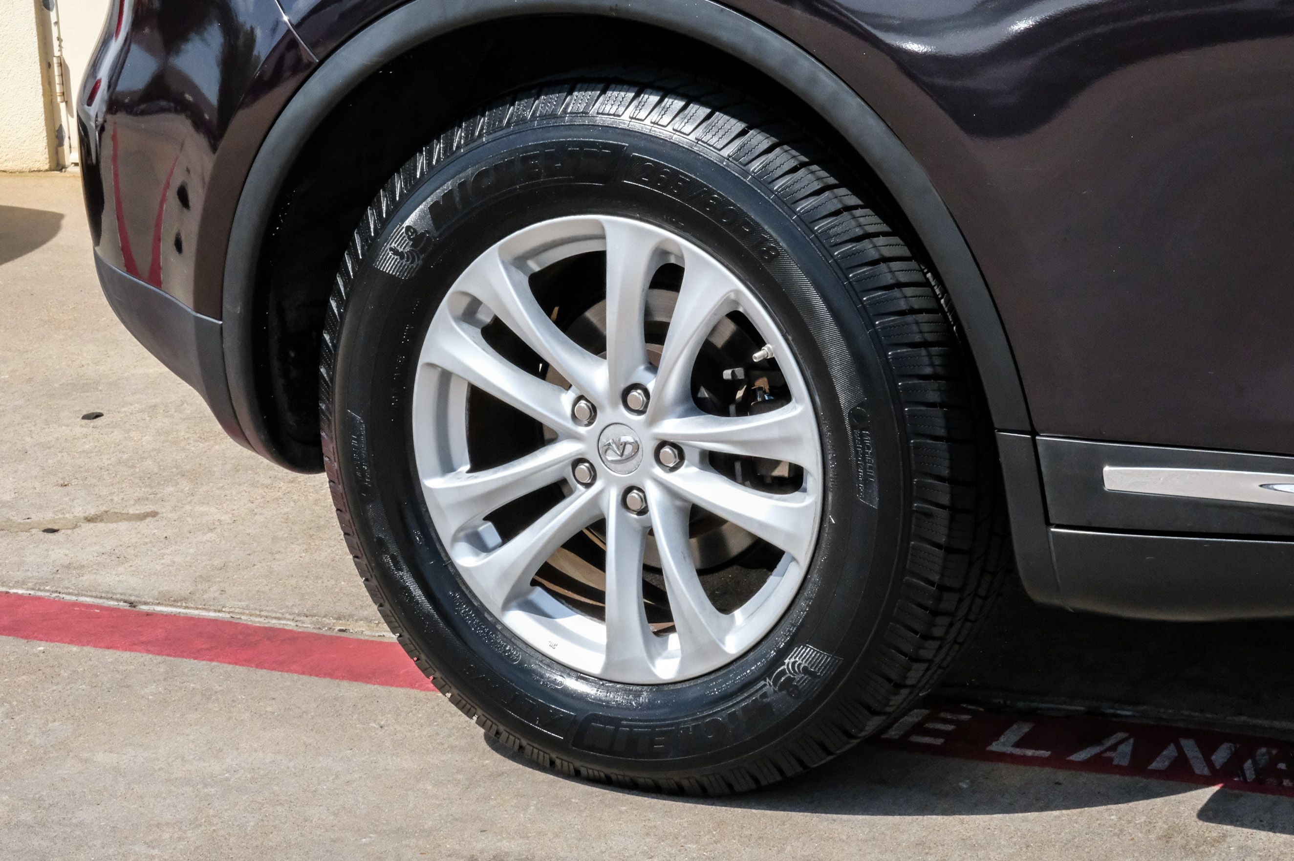 2015 INFINITI QX70 Base