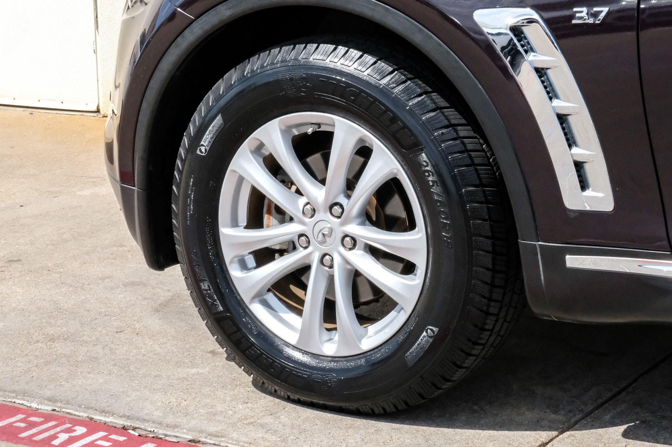 2015 INFINITI QX70 Base
