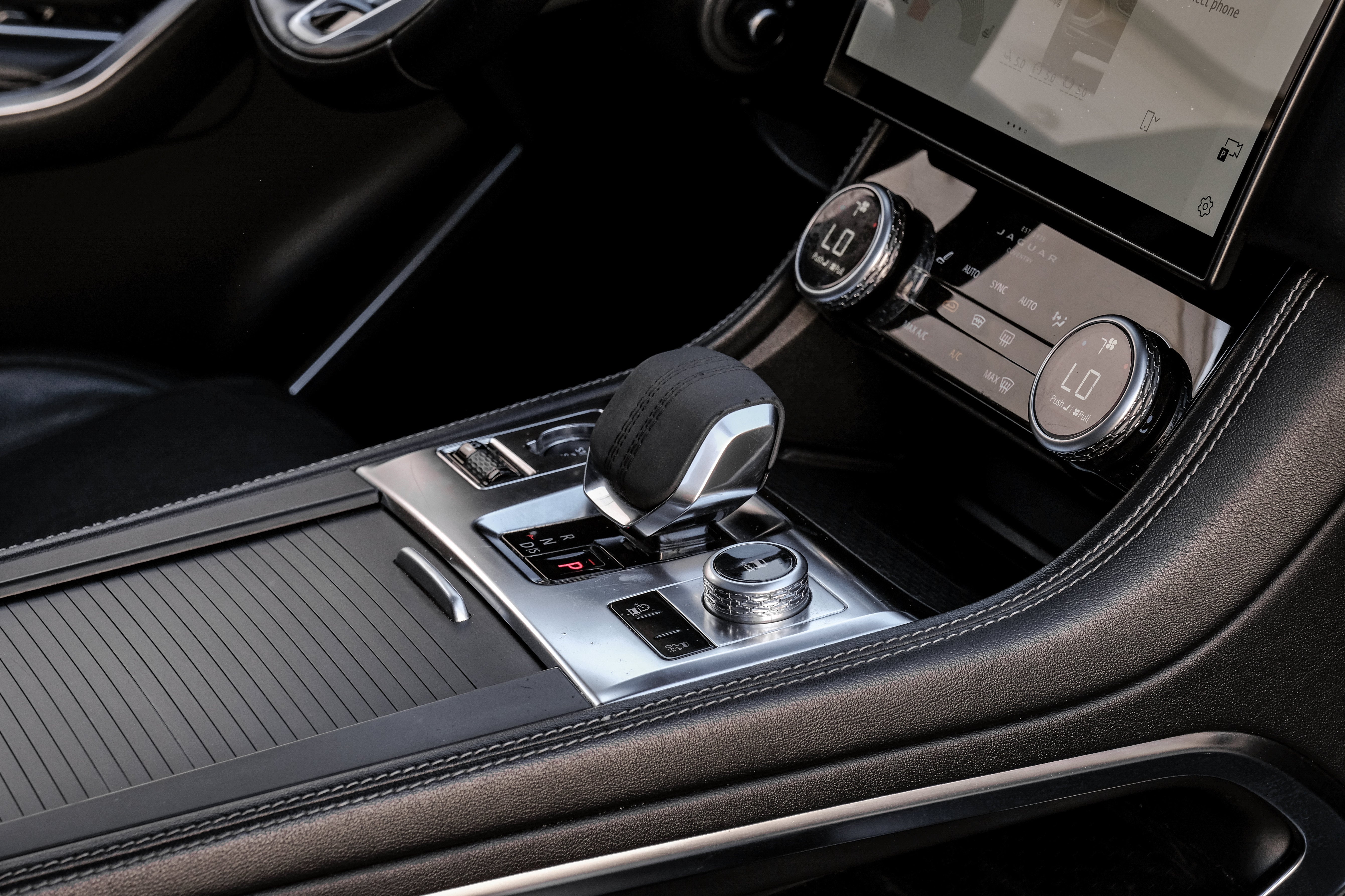 2024 Jaguar F-PACE P250 R-Dynamic S