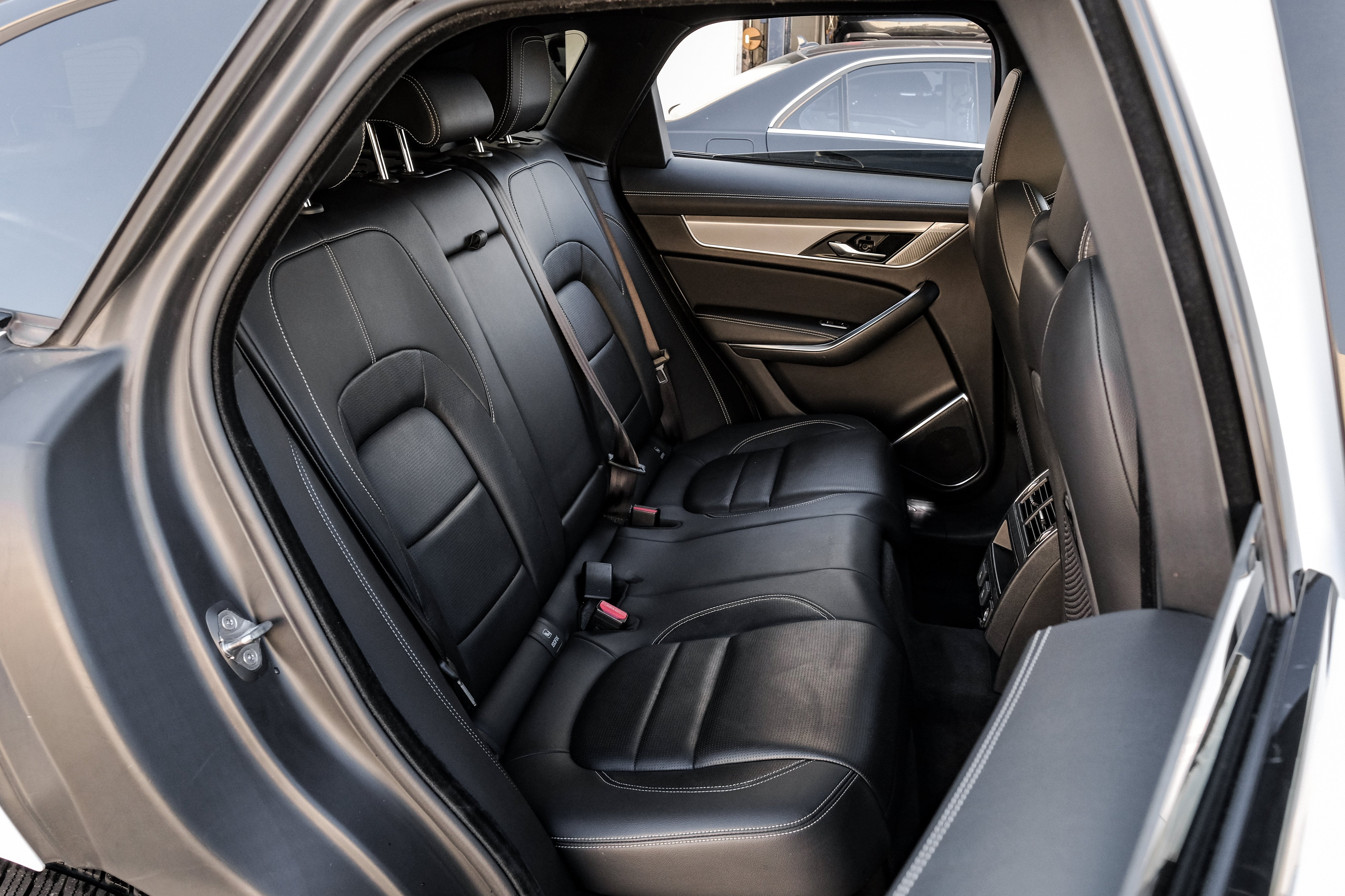 2024 Jaguar F-PACE P250 R-Dynamic S