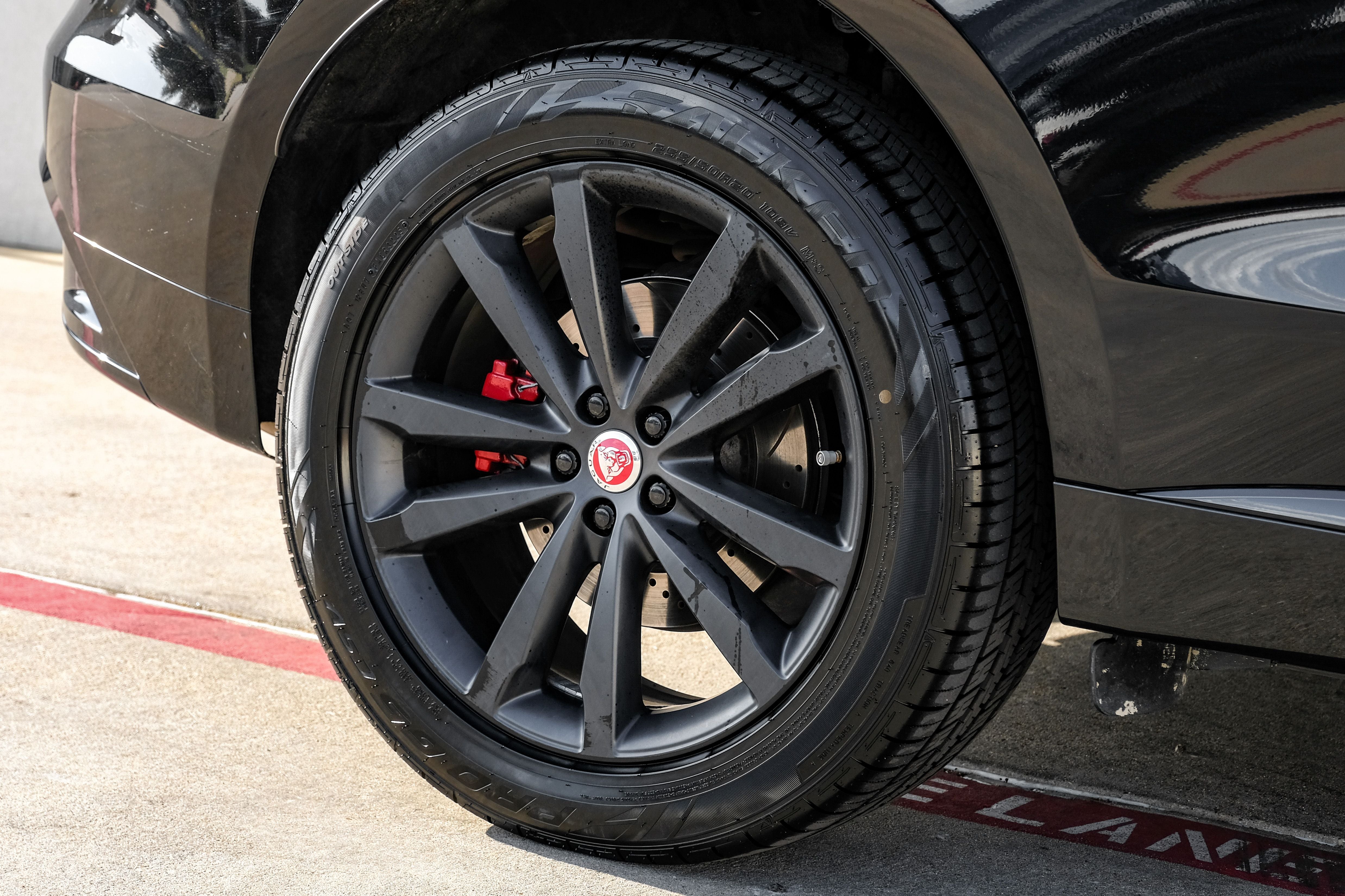 2023 Jaguar F-PACE P400 R-Dynamic S