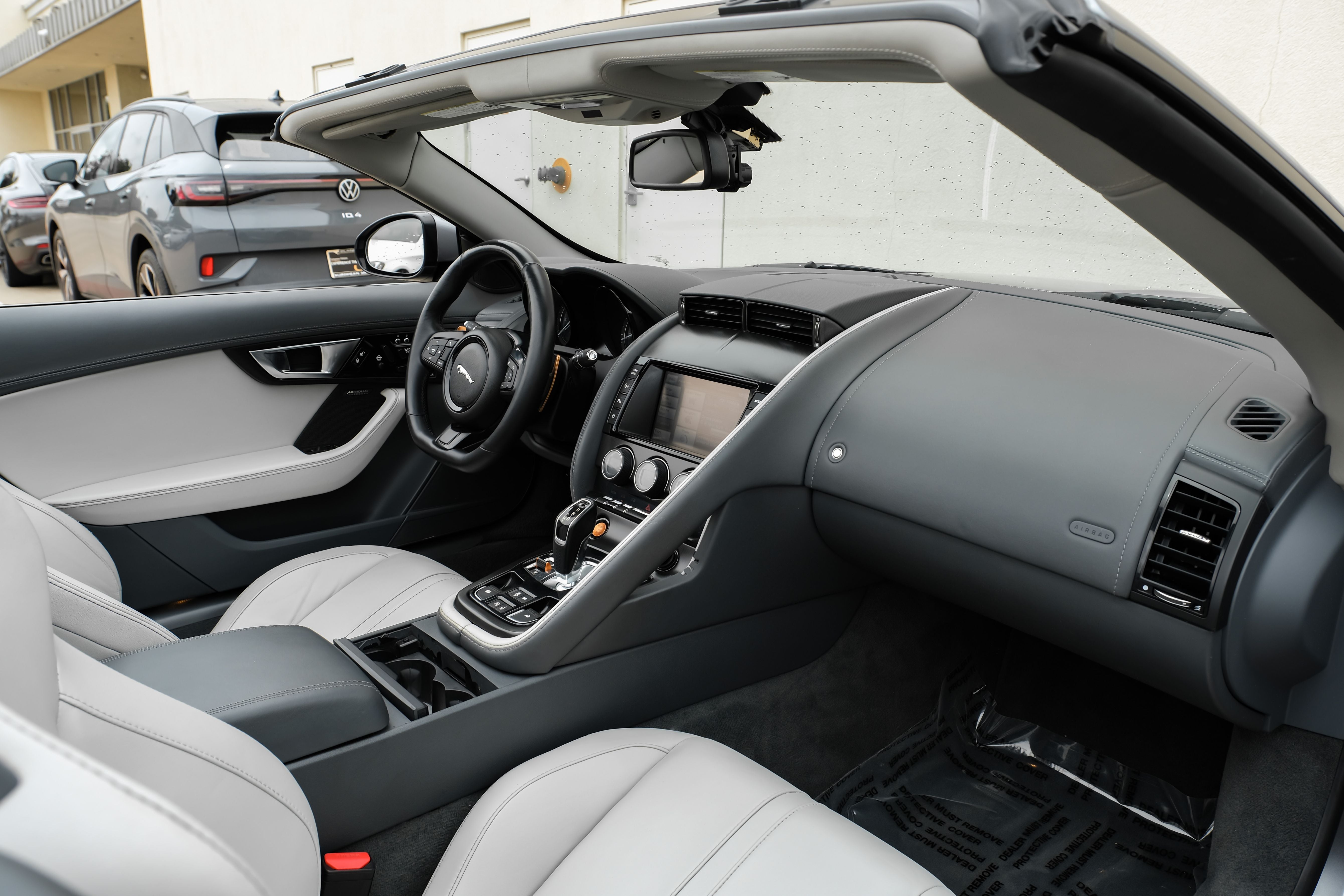 2014 Jaguar F-TYPE V8 S