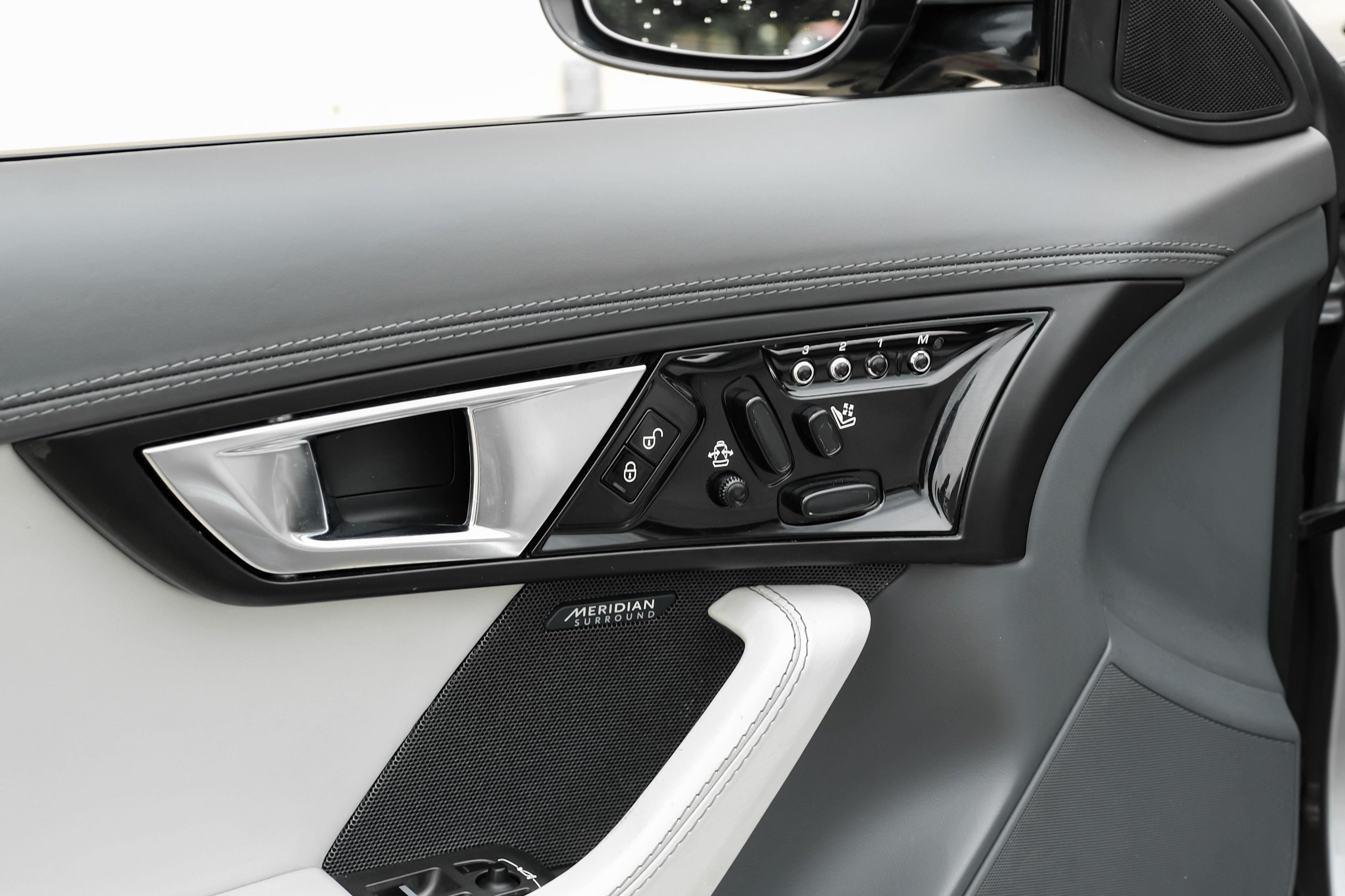 2014 Jaguar F-TYPE V8 S