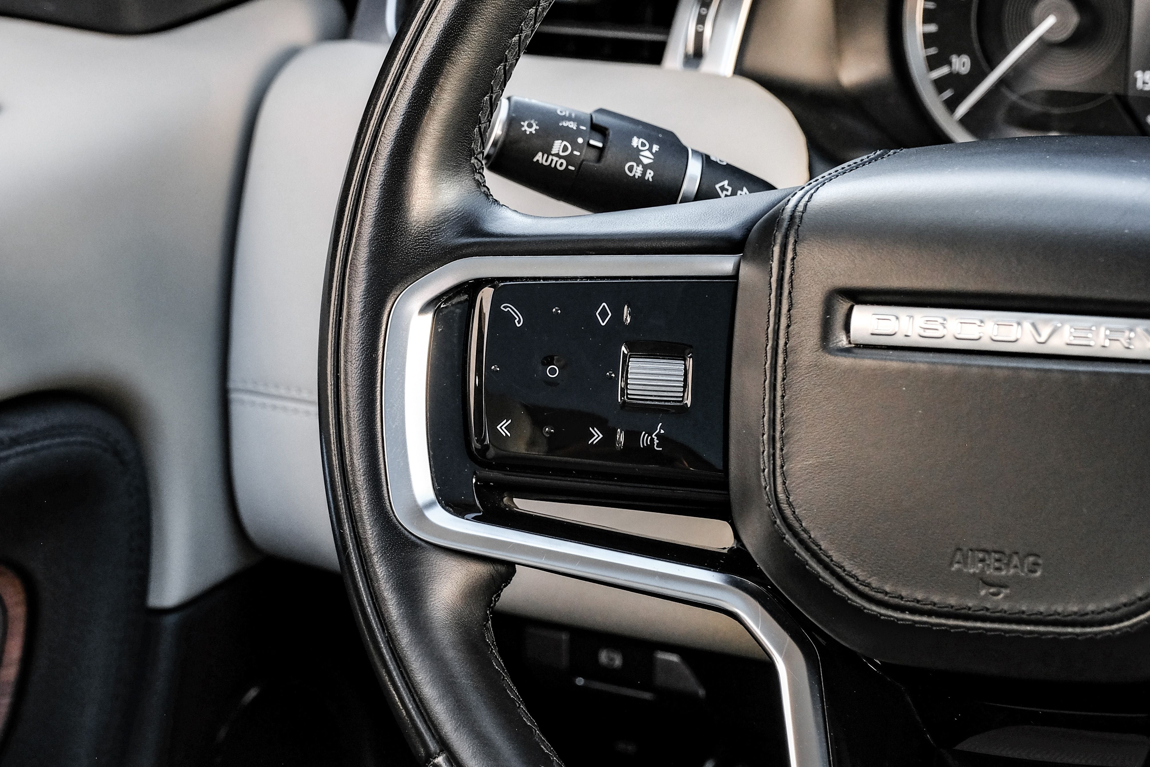 2023 Land Rover Discovery Sport SE