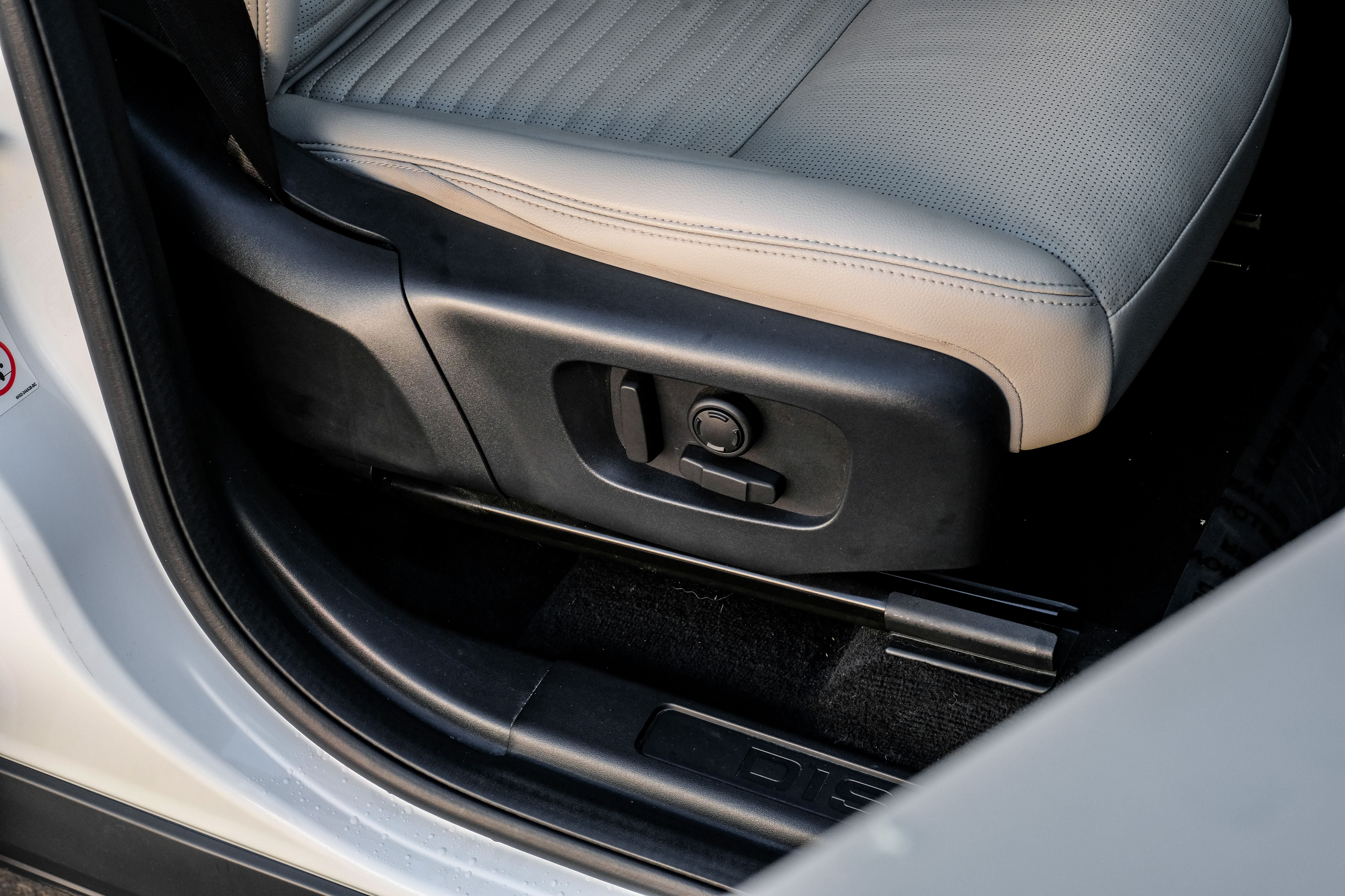 2023 Land Rover Discovery Sport SE