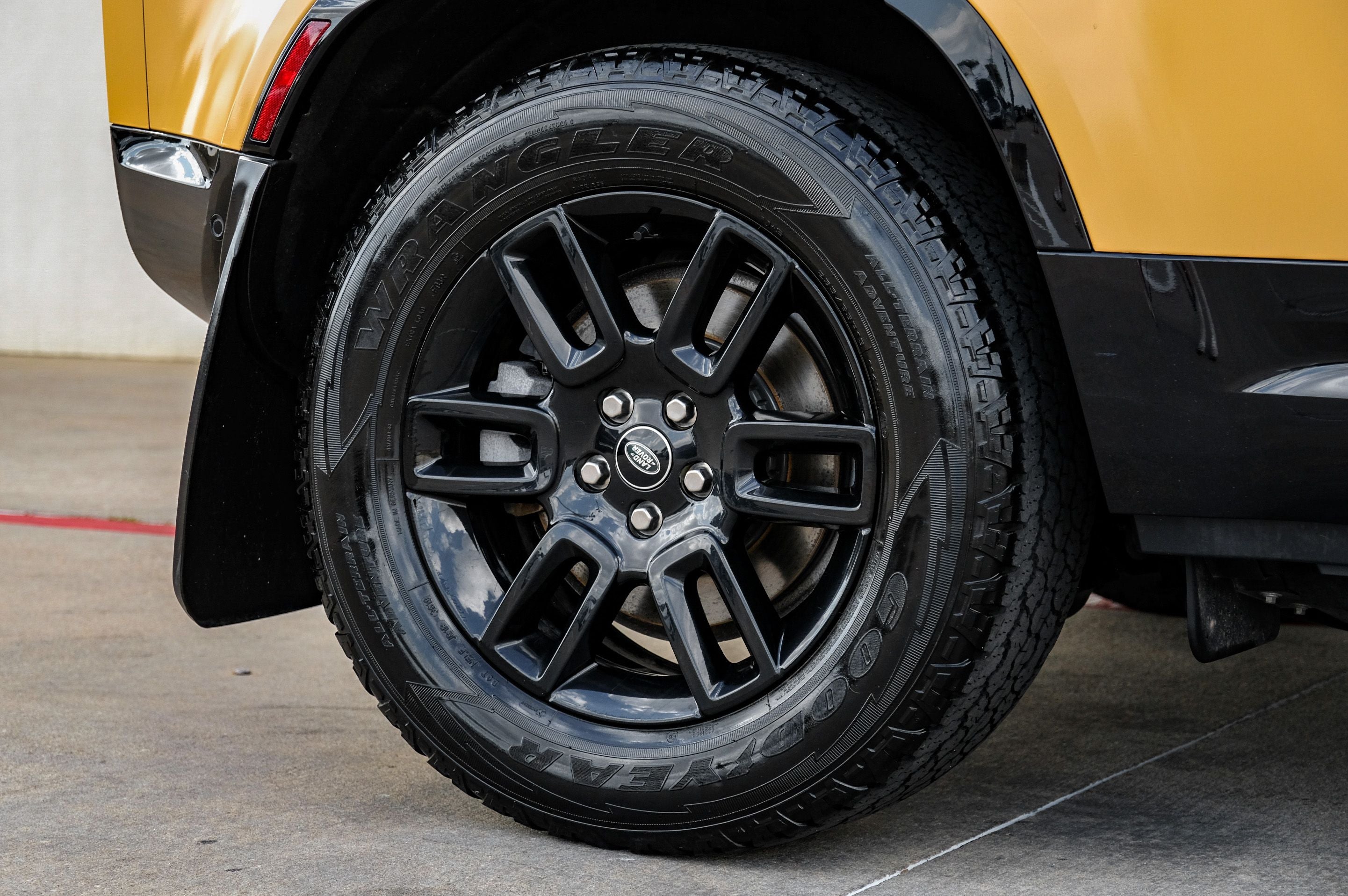 2022 Land Rover Defender 110 X-Dynamic SE