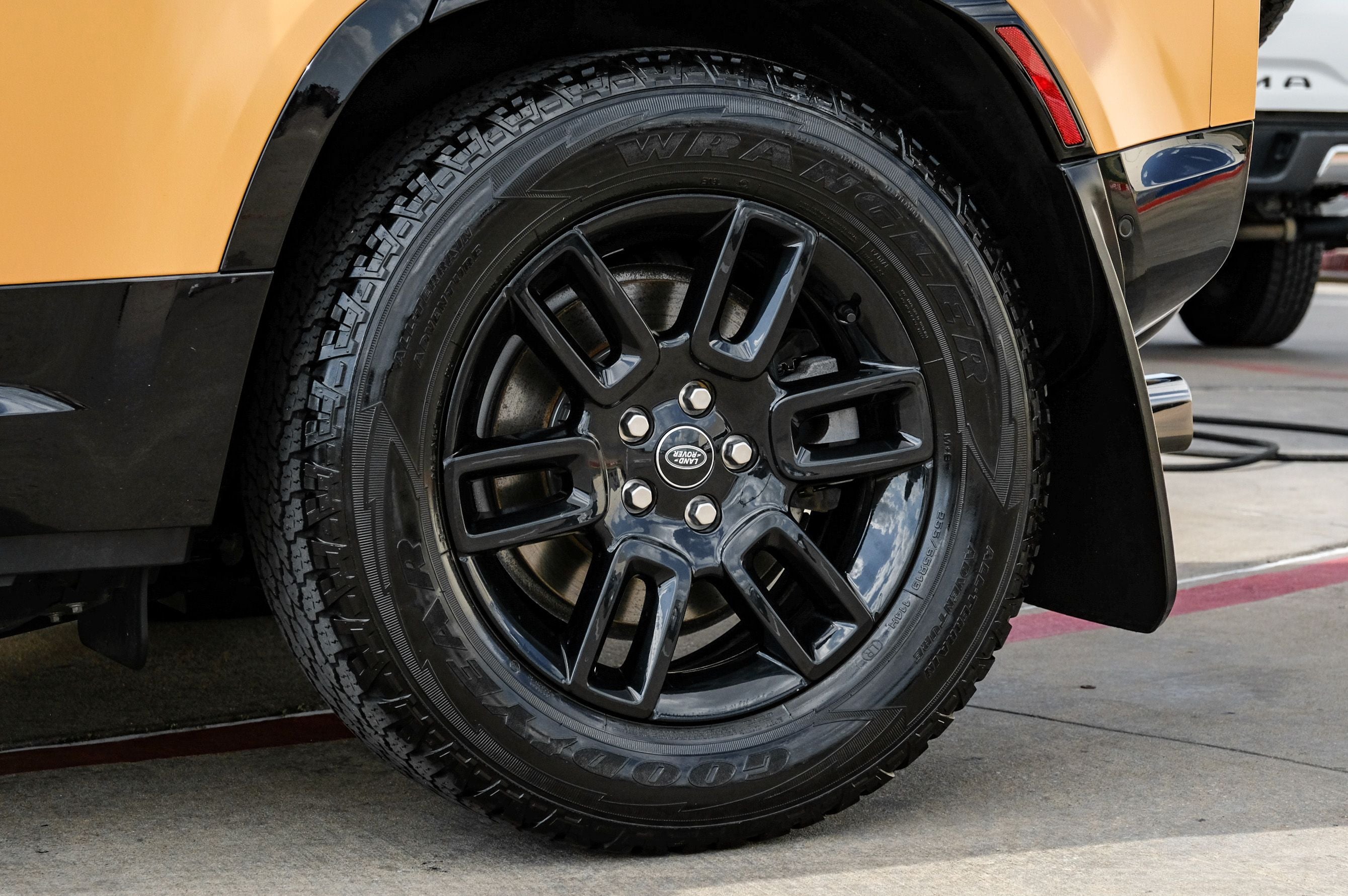2022 Land Rover Defender 110 X-Dynamic SE