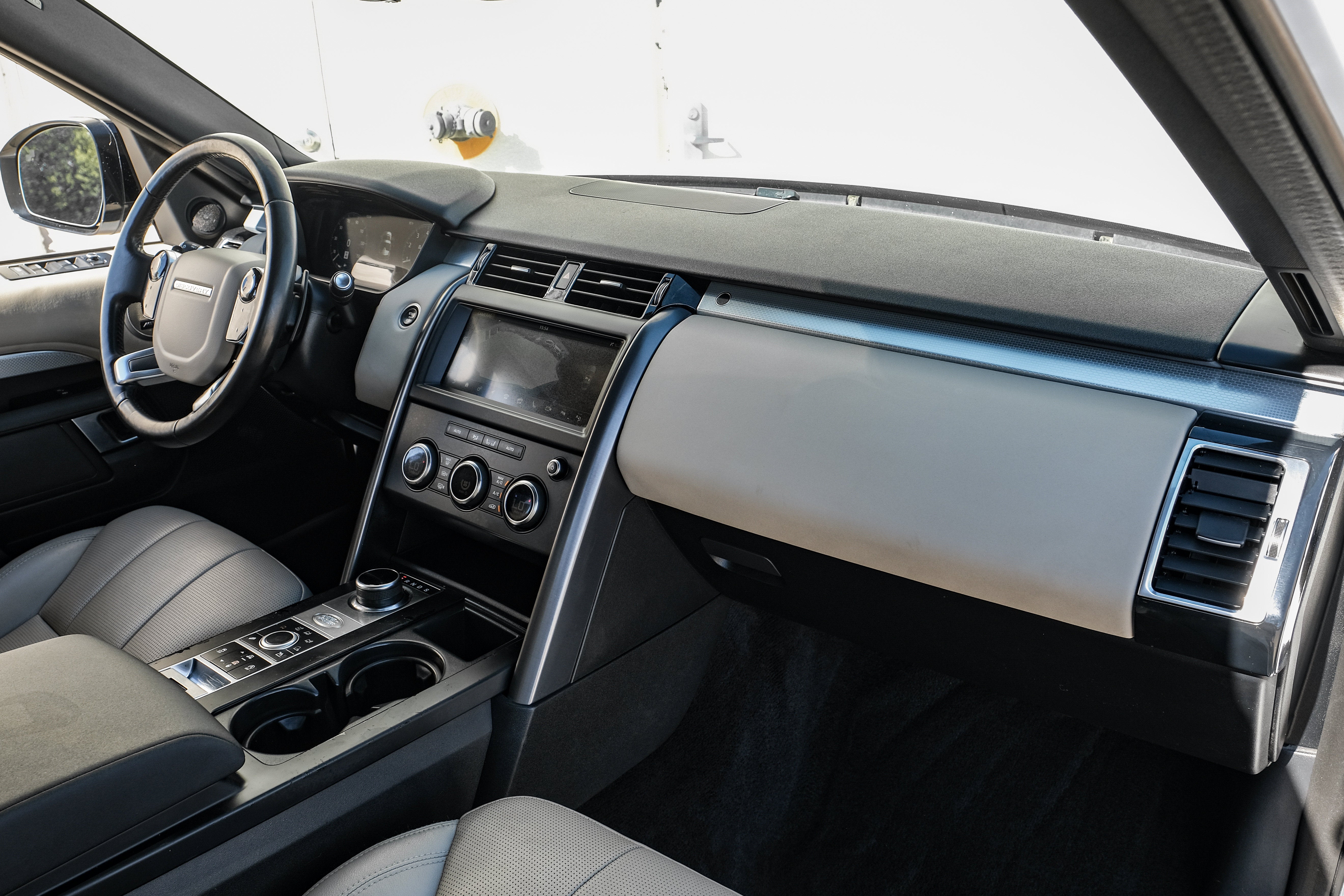 2020 Land Rover Discovery Landmark Edition