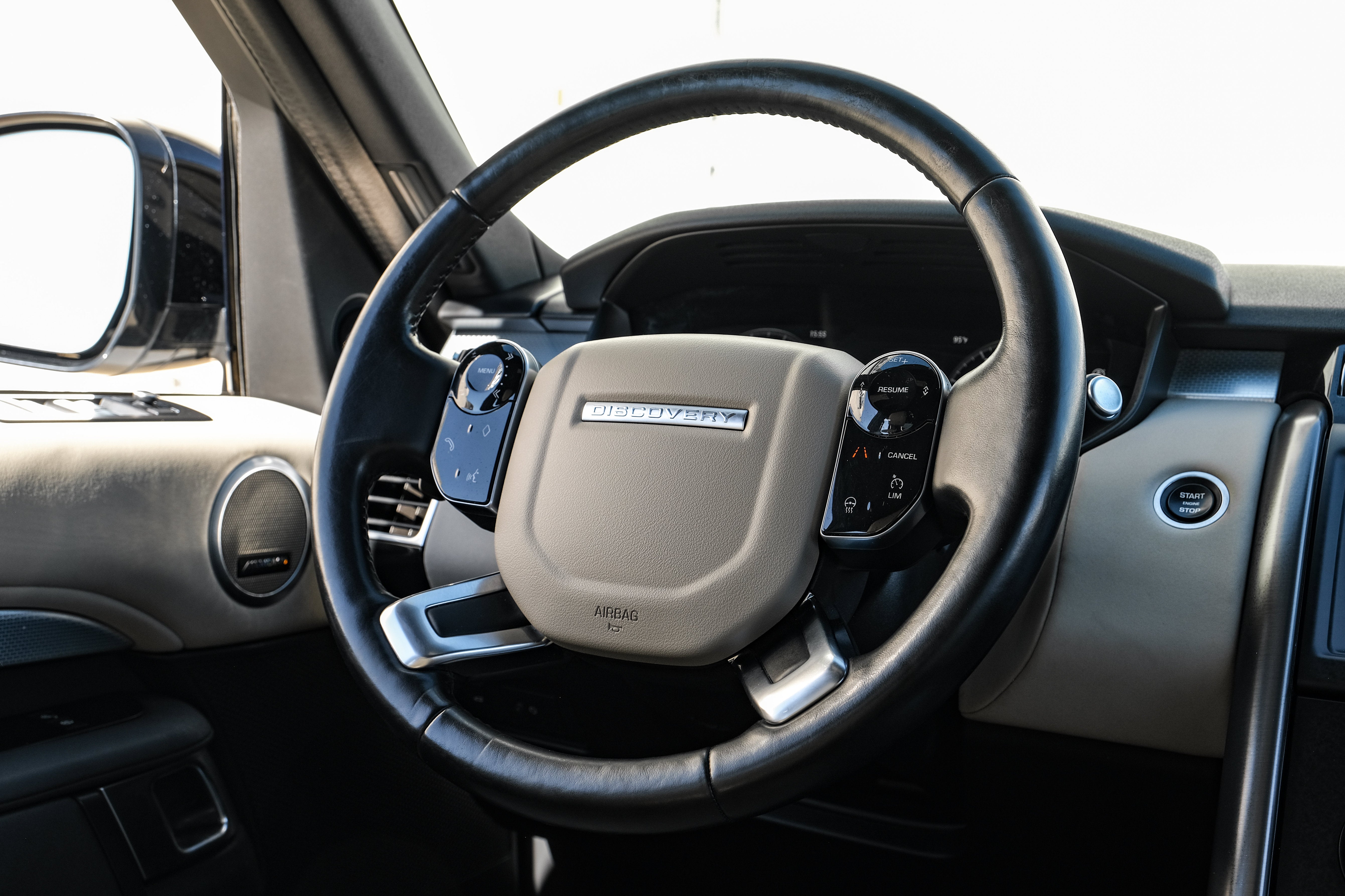 2020 Land Rover Discovery Landmark Edition