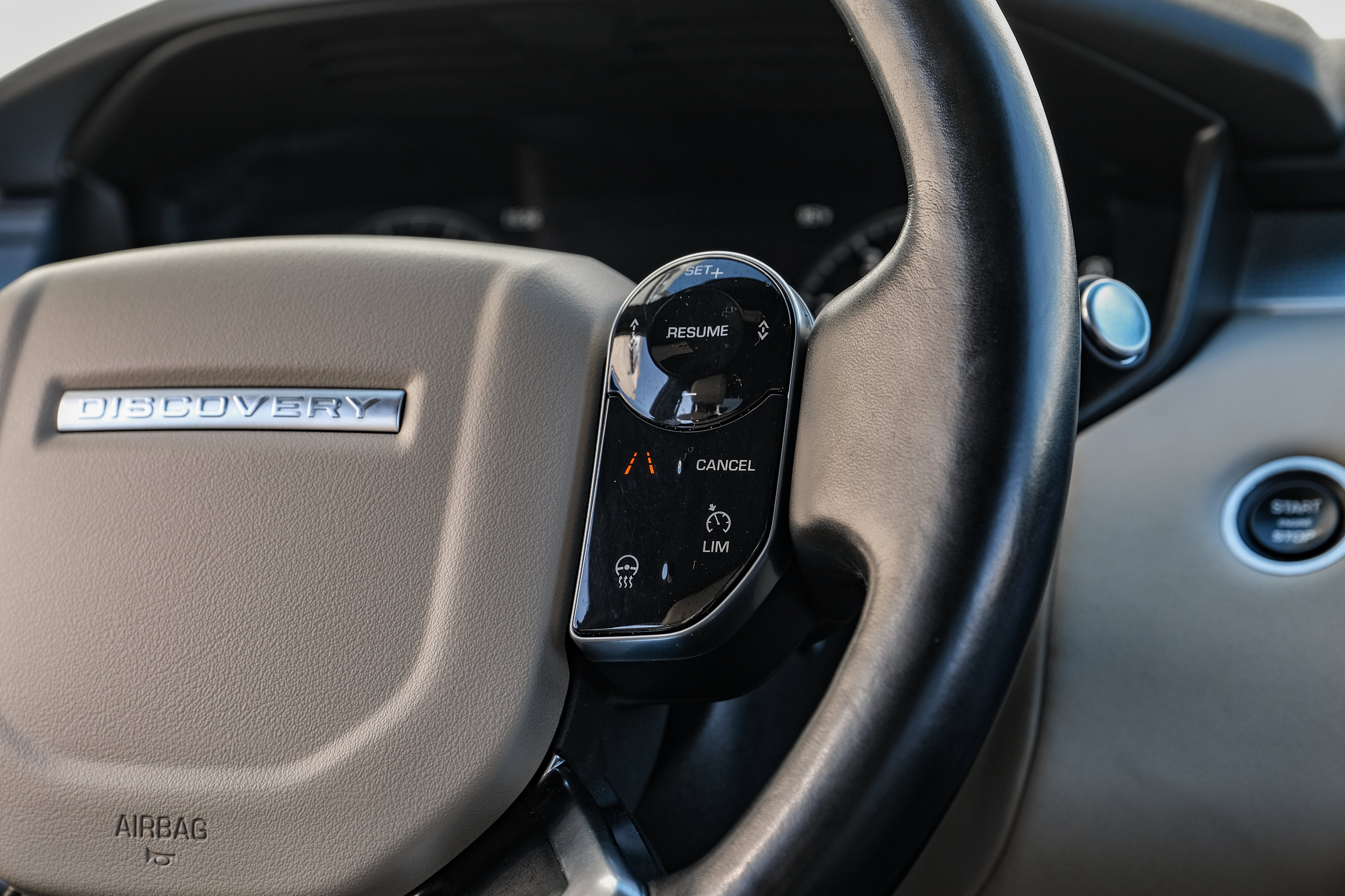 2020 Land Rover Discovery Landmark Edition