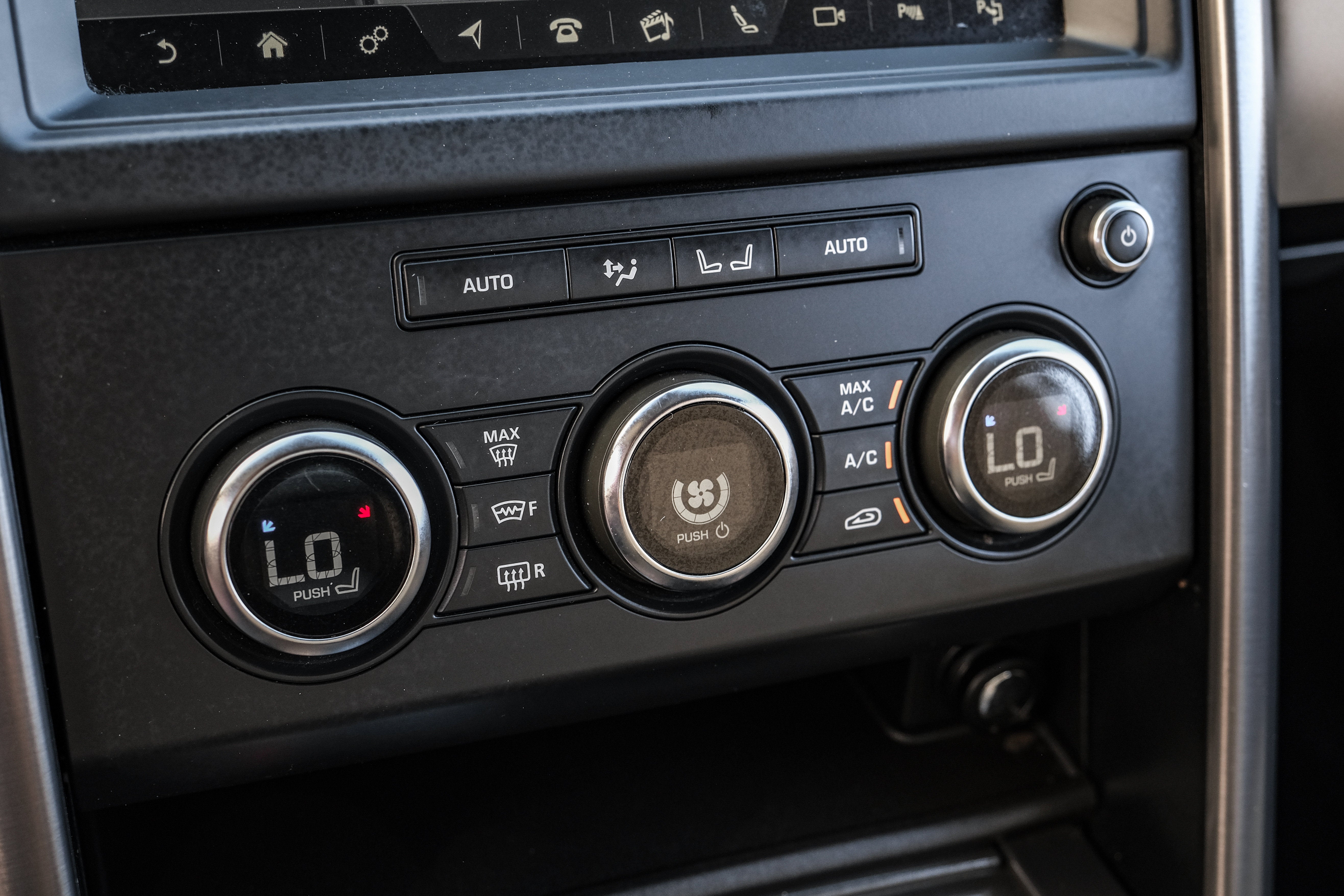 2020 Land Rover Discovery Landmark Edition