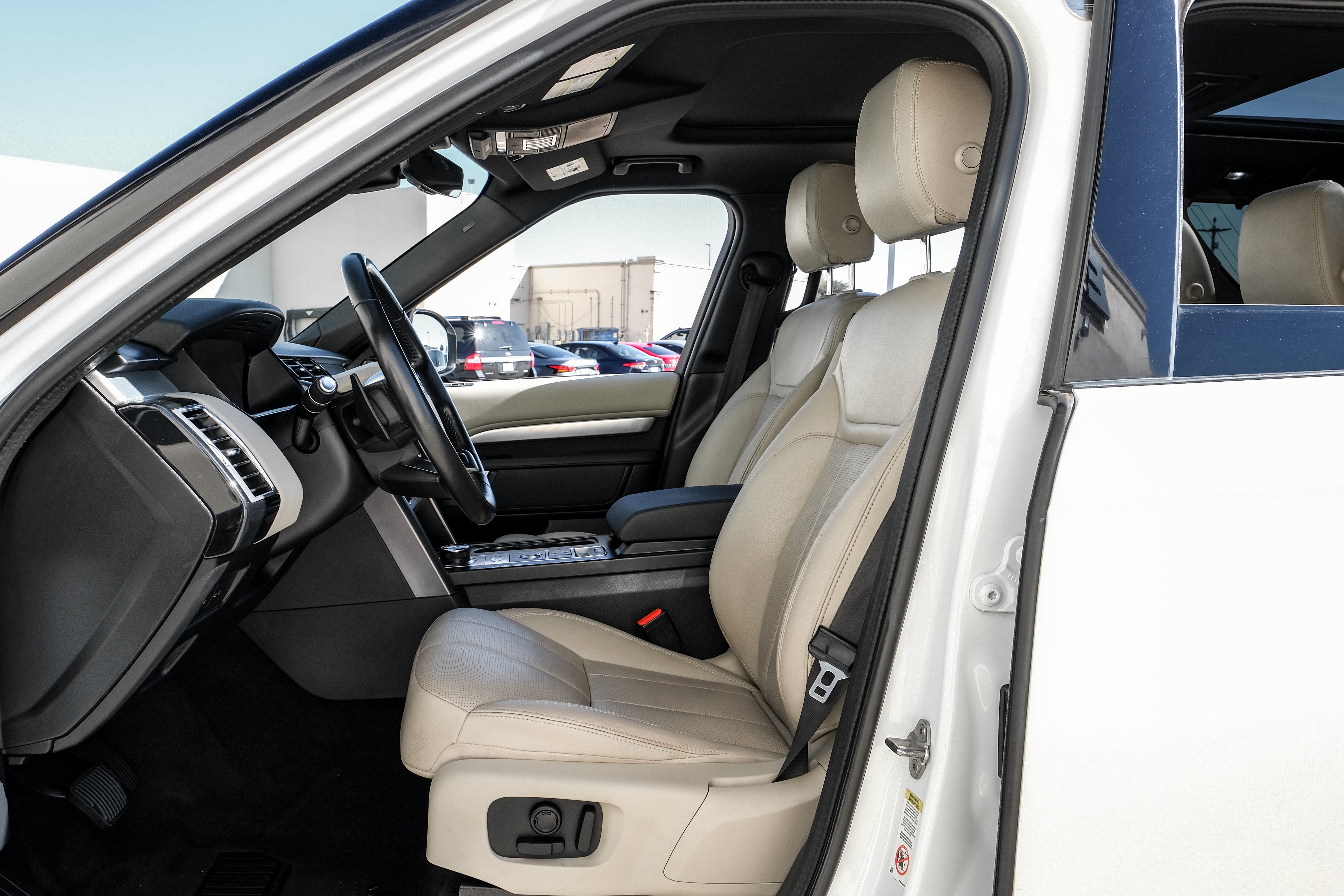 2020 Land Rover Discovery Landmark Edition