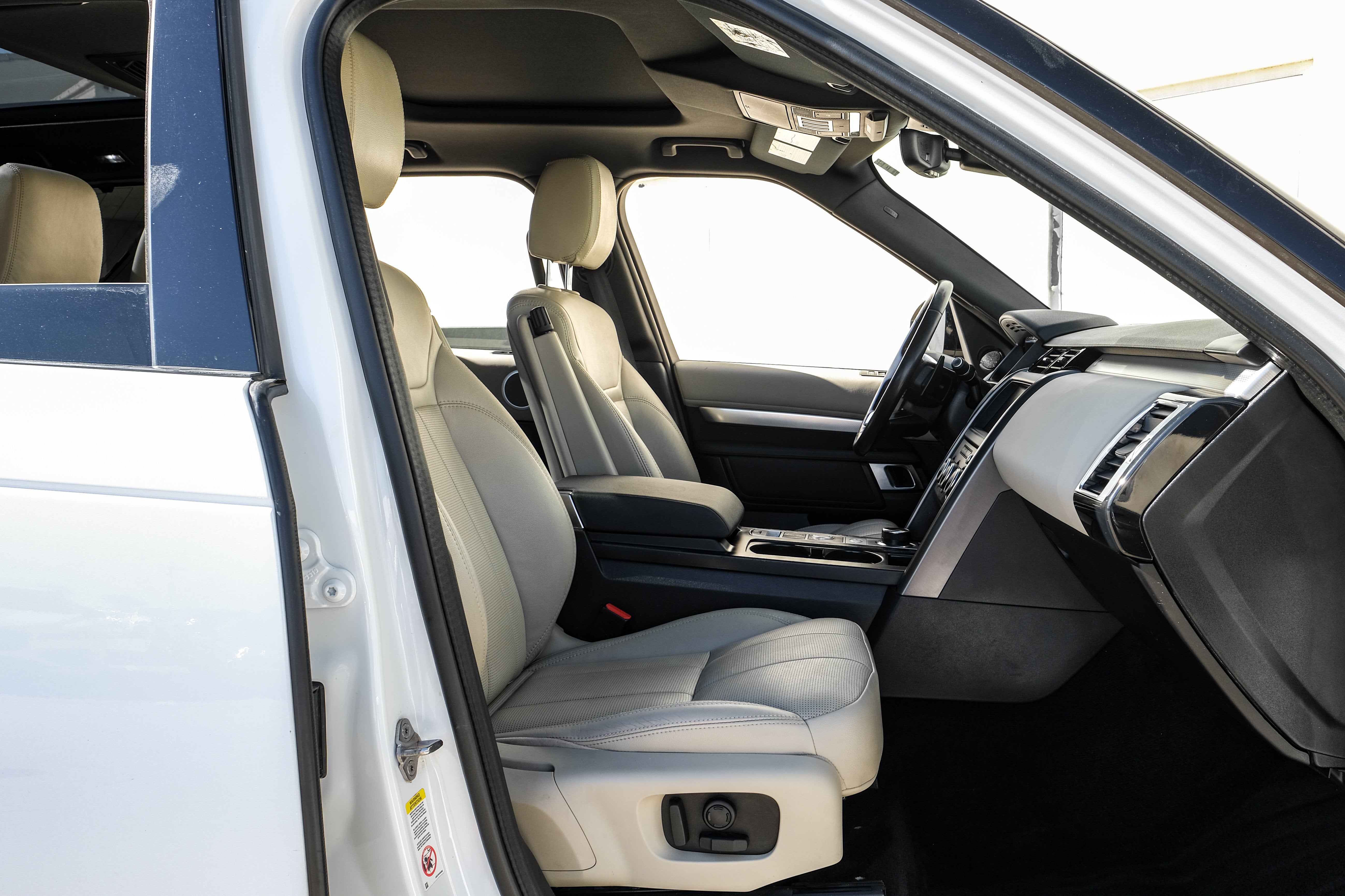2020 Land Rover Discovery Landmark Edition