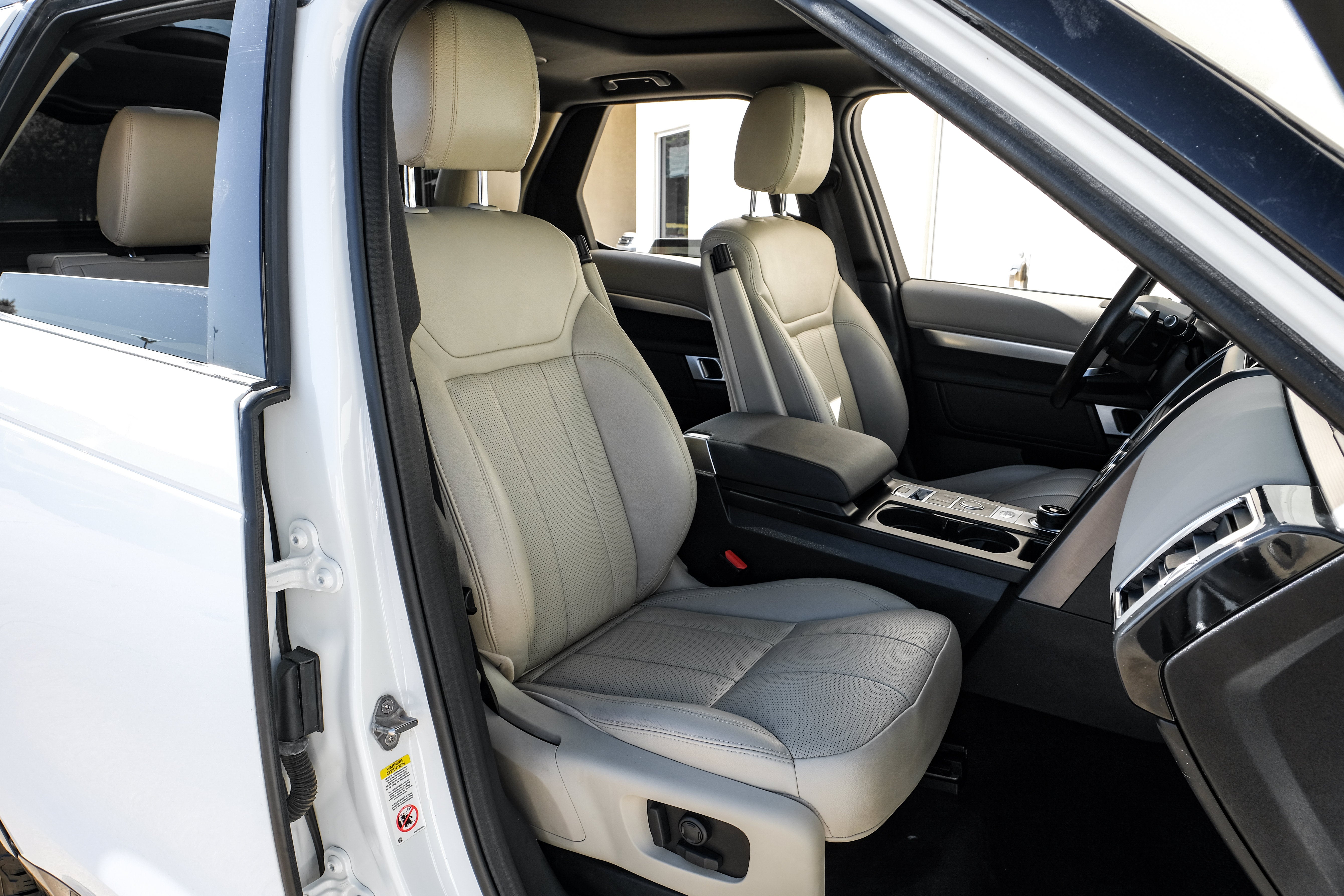 2020 Land Rover Discovery Landmark Edition