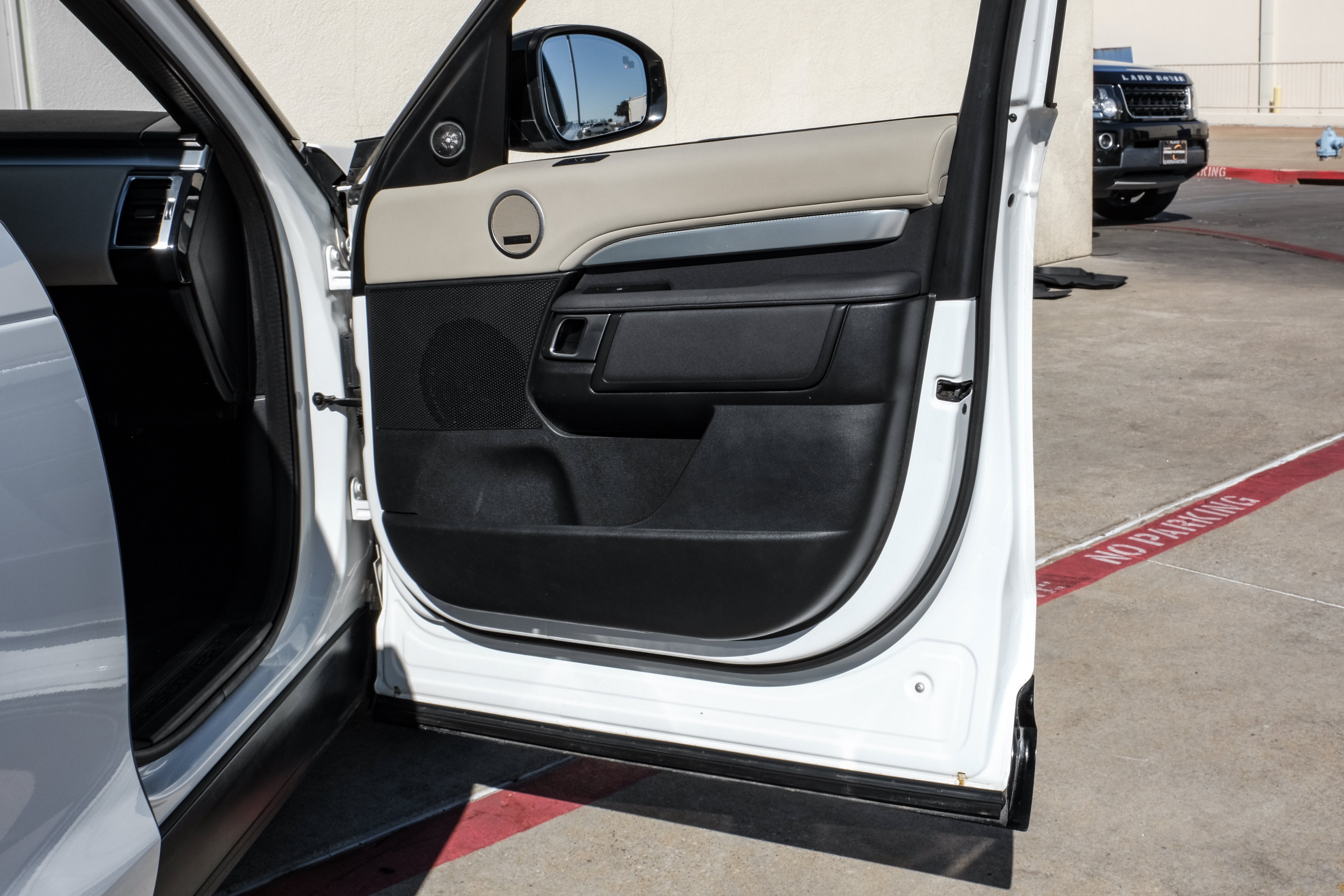 2020 Land Rover Discovery Landmark Edition